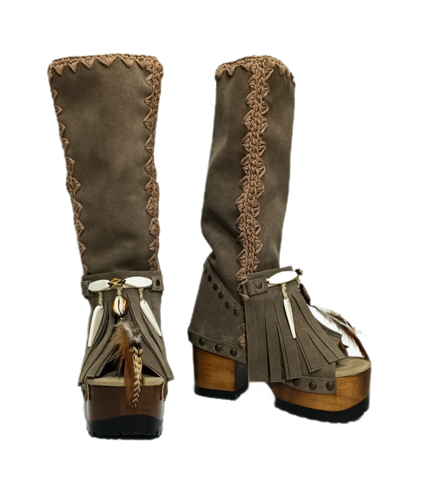 Bohemian-style boots in earth-colored suede leather. Bohemian-style platform boots, decorated with horns, fringes, feathers, and shells. High-end footwear handmade to order. Exclusive design by Sol Caleyo.