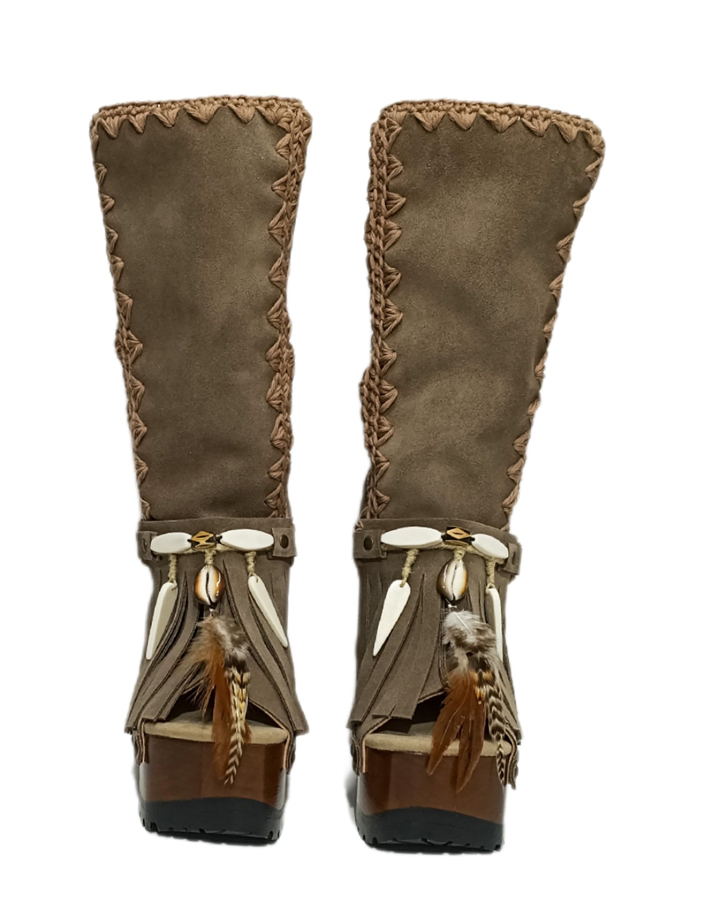 Bohemian-style boots in earth-colored suede leather. Bohemian-style platform boots, decorated with horns, fringes, feathers, and shells. High-end footwear handmade to order. Exclusive design by Sol Caleyo.