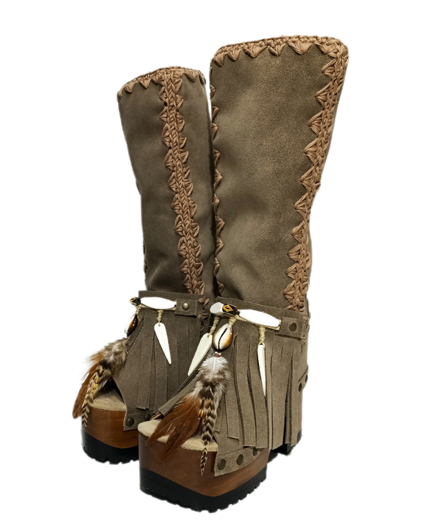 Bohemian-style boots in earth-colored suede leather. Bohemian-style platform boots, decorated with horns, fringes, feathers, and shells. High-end footwear handmade to order. Exclusive design by Sol Caleyo.