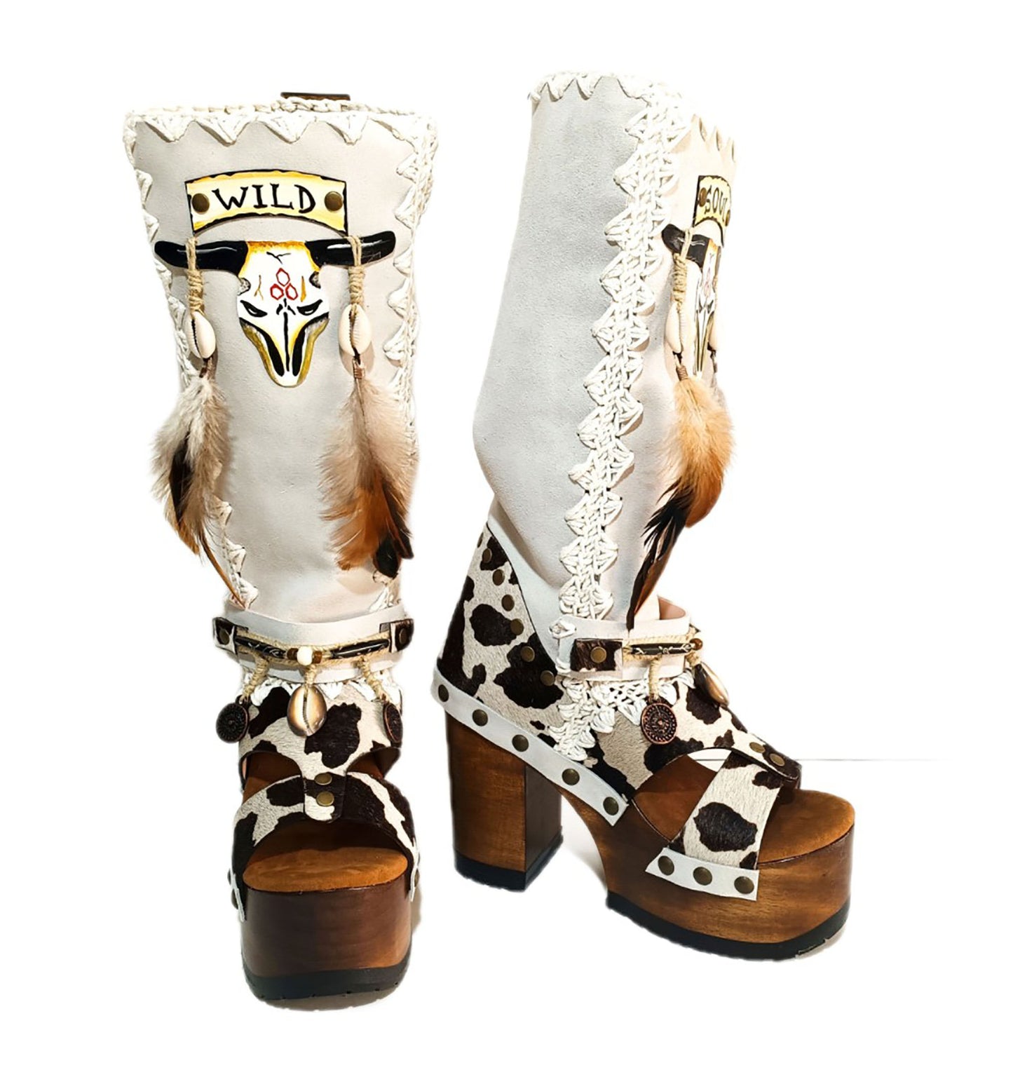 Boots in colt leather with cow print, painted with buffalo head. Platform boots with high wooden heel. Cowboy style boots. High quality leather footwear handmade by Sol Caleyo.