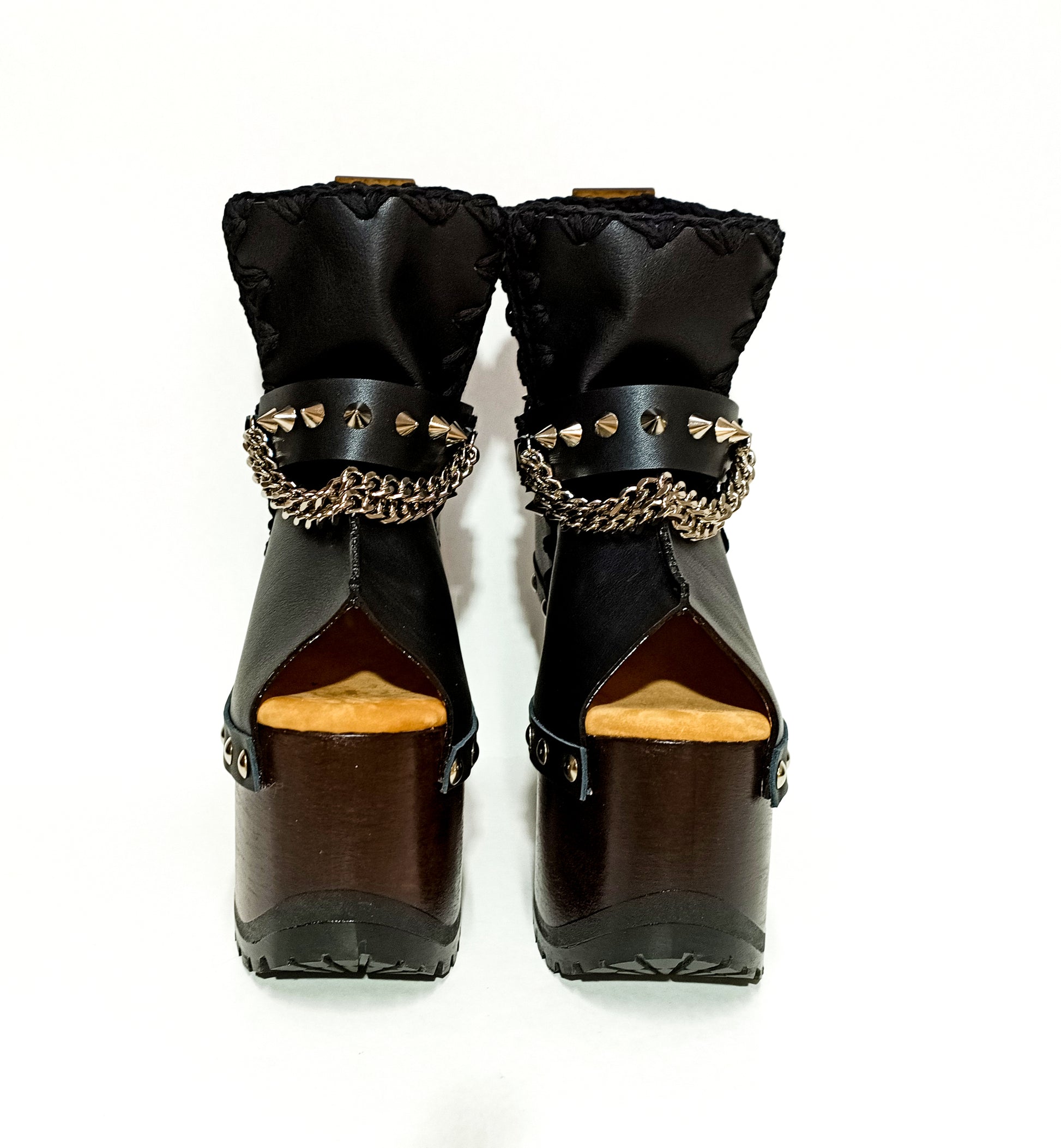 Black leather platform boot. Leather boot with super high wooden heel. Leather peep toe boot decorated with studs and silver chains. Platform boots with platform heel. Sizes 34 to 47. High quality leather shoes handmade by sol Caleyo. Sustainable fashion.