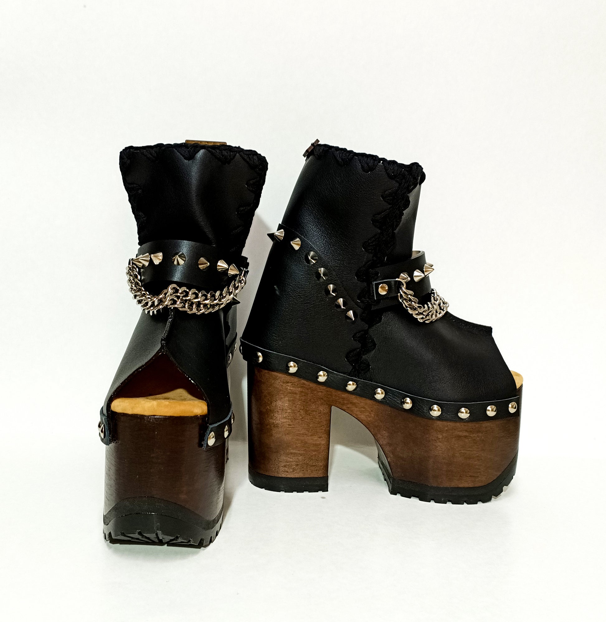 Black leather platform boot. Leather boot with super high wooden heel. Leather peep toe boot decorated with studs and silver chains. Platform boots with platform heel. Sizes 34 to 47. High quality leather shoes handmade by sol Caleyo. Sustainable fashion.