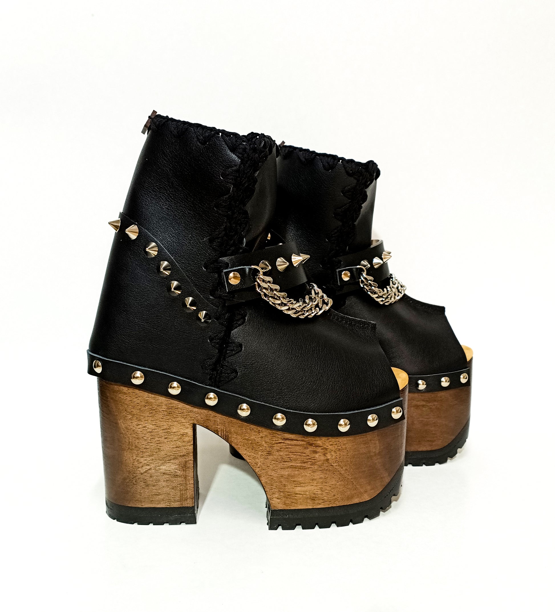 Black leather platform boot. Leather boot with super high wooden heel. Leather peep toe boot decorated with studs and silver chains. Platform boots with platform heel. Sizes 34 to 47. High quality leather shoes handmade by sol Caleyo. Sustainable fashion.