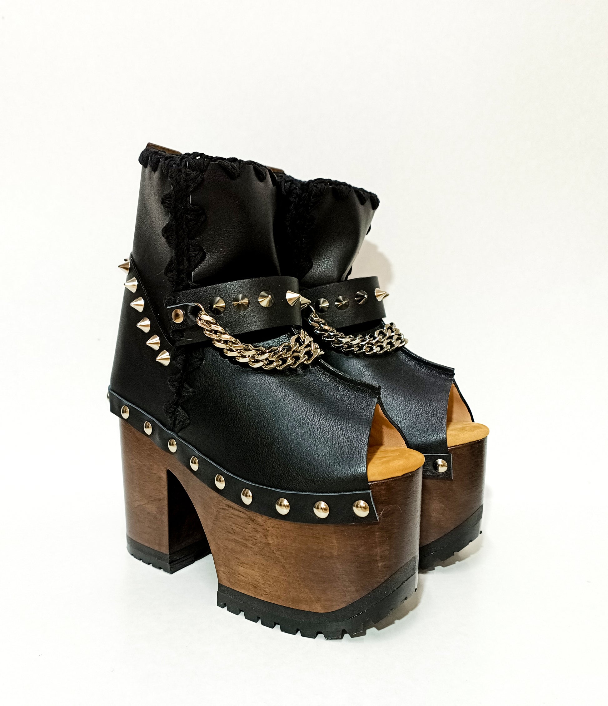 Black leather platform boot. Leather boot with super high wooden heel. Leather peep toe boot decorated with studs and silver chains. Platform boots with platform heel. Sizes 34 to 47. High quality leather shoes handmade by sol Caleyo. Sustainable fashion.
