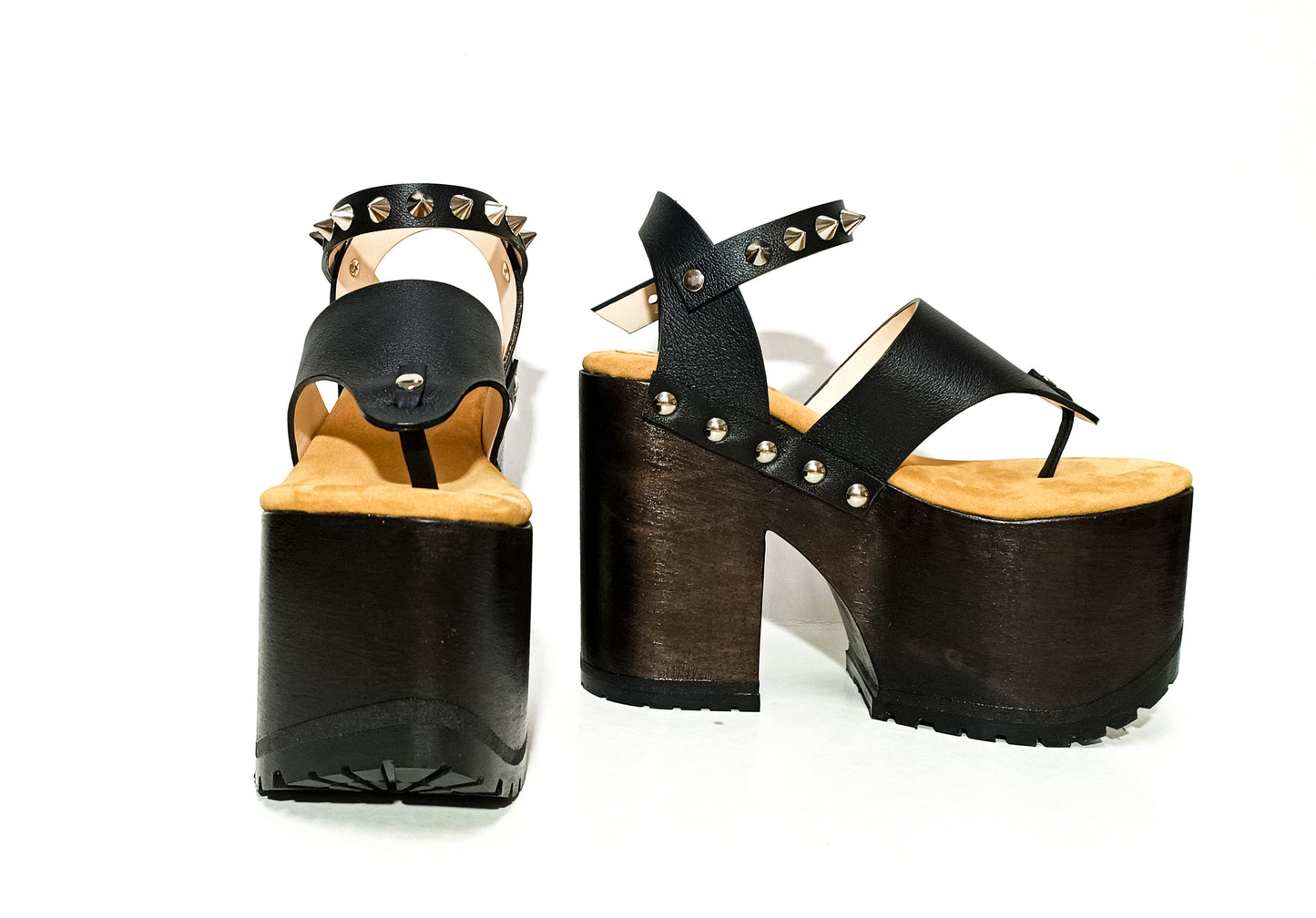 Flip flop style platform sandal. Flip flop style clog sandal. Black flip flop style sandal with silver studs. Black leather flip flop style wooden heel with silver studs. Sizes 34 to 47. Handmade leather shoes by sol Caleyo.