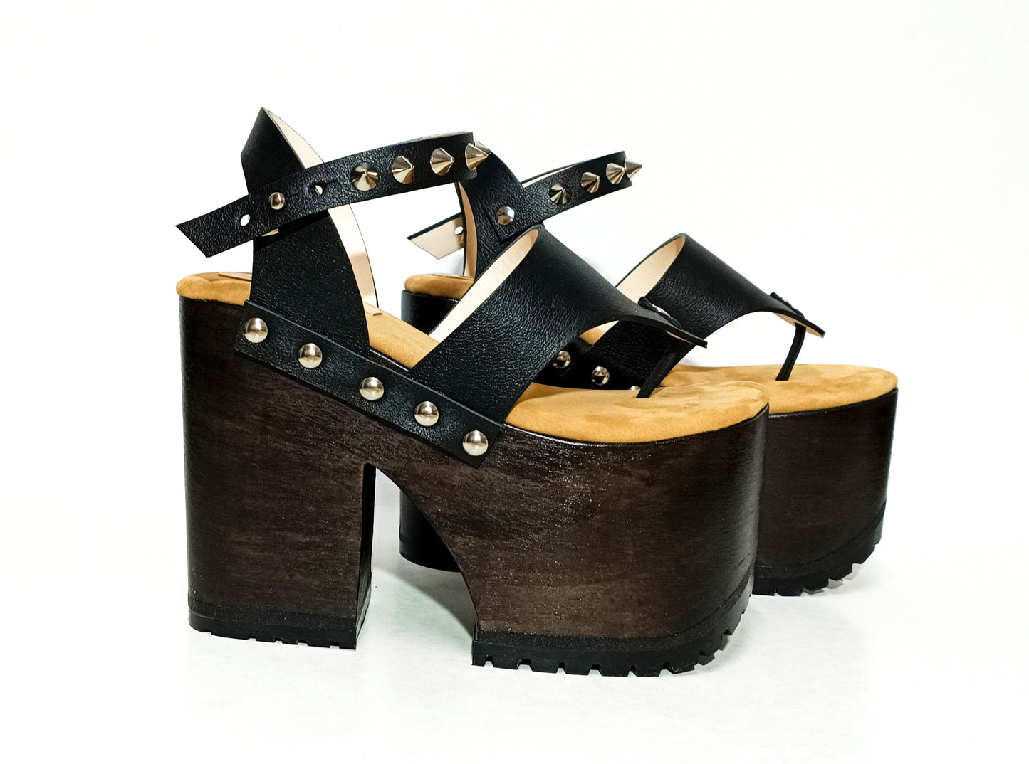 Flip flop style platform sandal. Flip flop style clog sandal. Black flip flop style sandal with silver studs. Black leather flip flop style wooden heel with silver studs. Sizes 34 to 47. Handmade leather shoes by sol Caleyo.