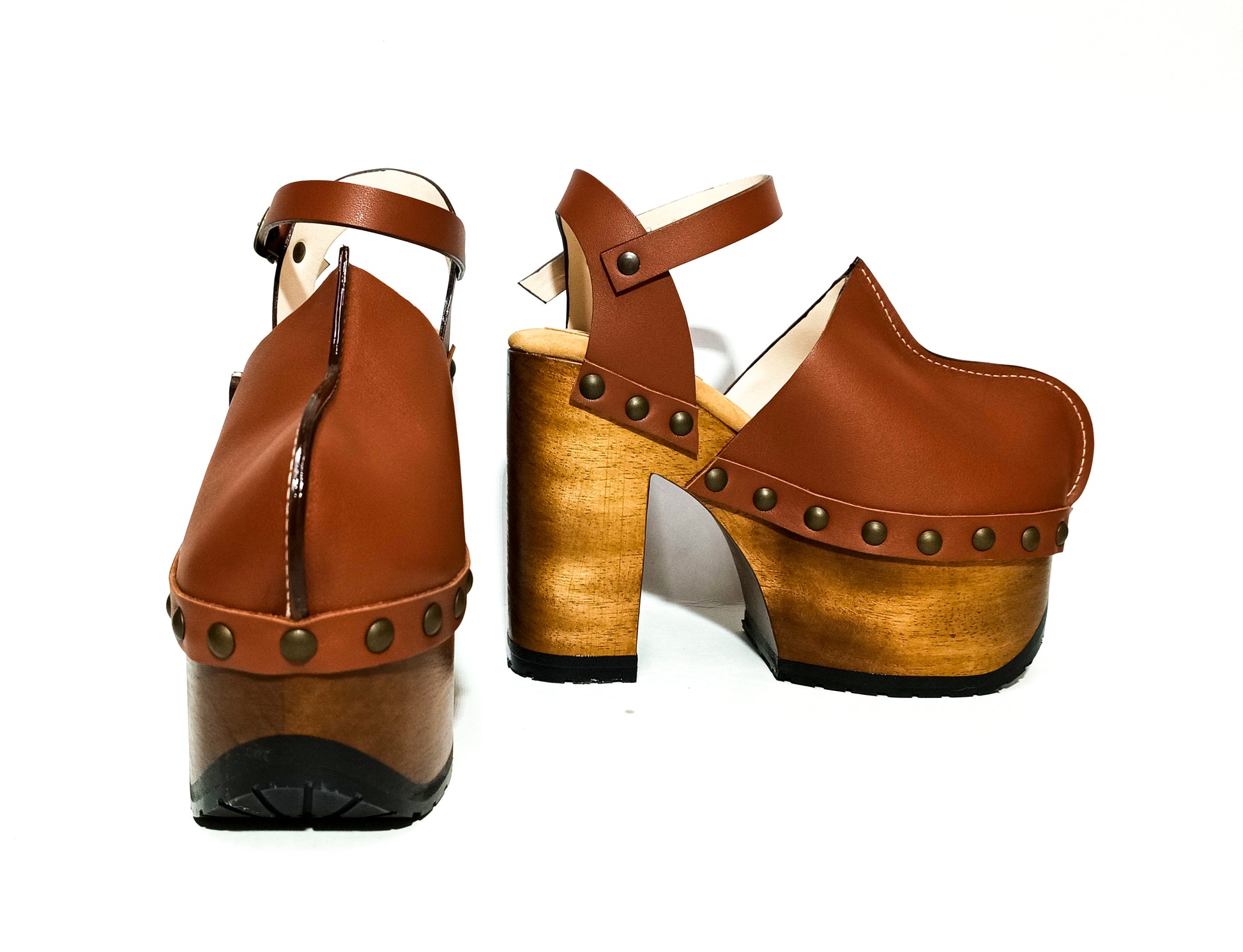 Platform clogs with super high heel and vintage 70s style. Vintage style brown leather clogs. Super high wooden heel. Sizes 34 to 47. High quality handmade leather shoes.