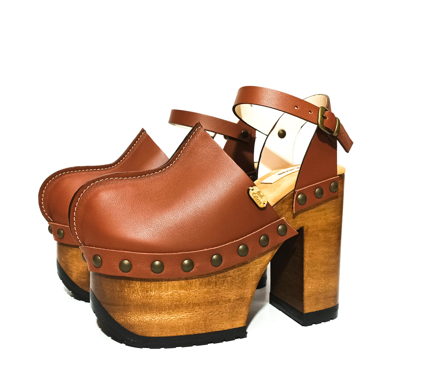 Platform clogs with super high heel and vintage 70s style. Vintage style brown leather clogs. Super high wooden heel. Sizes 34 to 47. High quality handmade leather shoes.