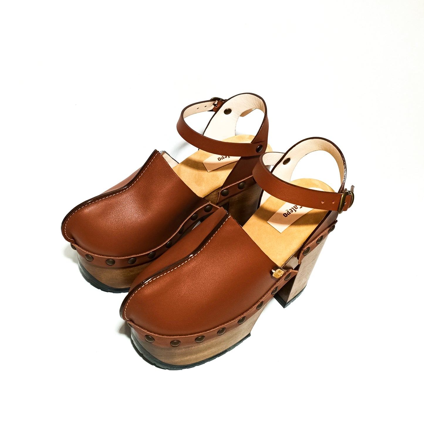Platform clogs with super high heel and vintage 70s style. Vintage style brown leather clogs. Super high wooden heel. Sizes 34 to 47. High quality handmade leather shoes.