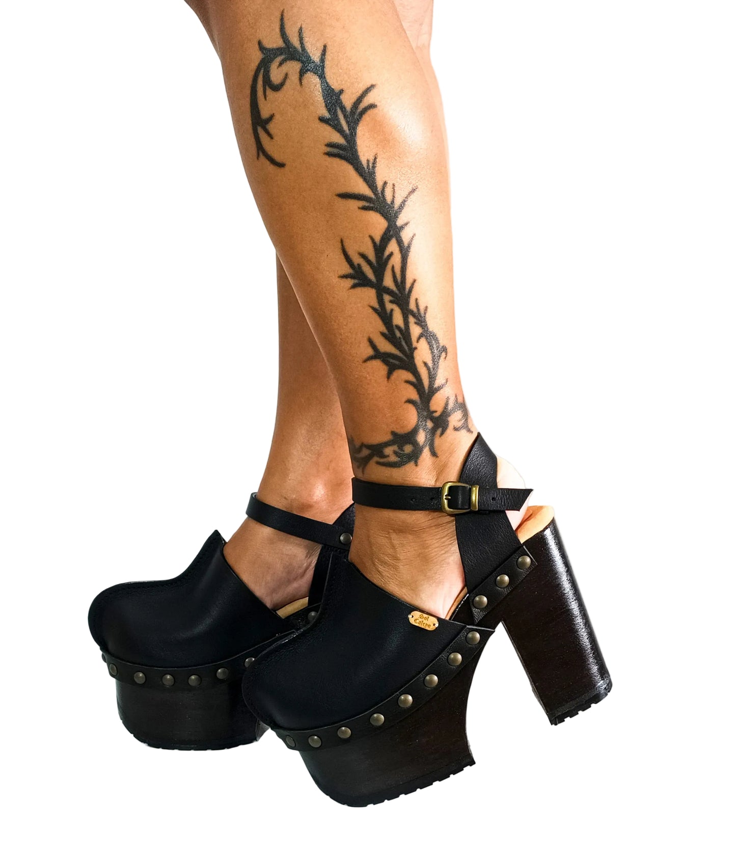 Platform clogs with super high heel and vintage 70s style. Black leather clogs vintage style. Super high wooden heel. Sizes 34 to 47. High quality handmade leather shoes.