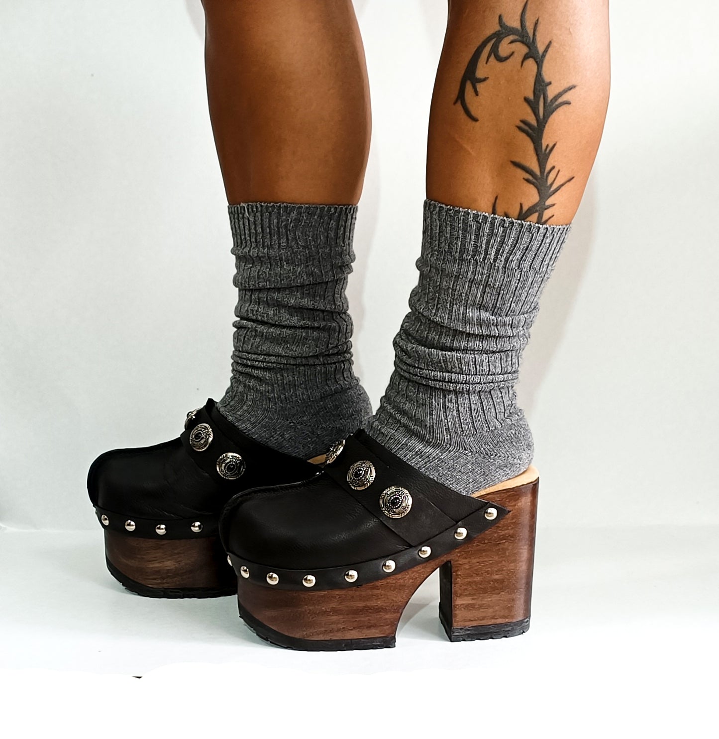 Vintage style black leather clogs. Super high heel clog decorated with vintage silver conchos. Bohemian style mule. Vintage 70's style platform clogs. Sizes 34 to 47. High quality leather shoes handmade by sol Caleyo. Sustainable fashion.
