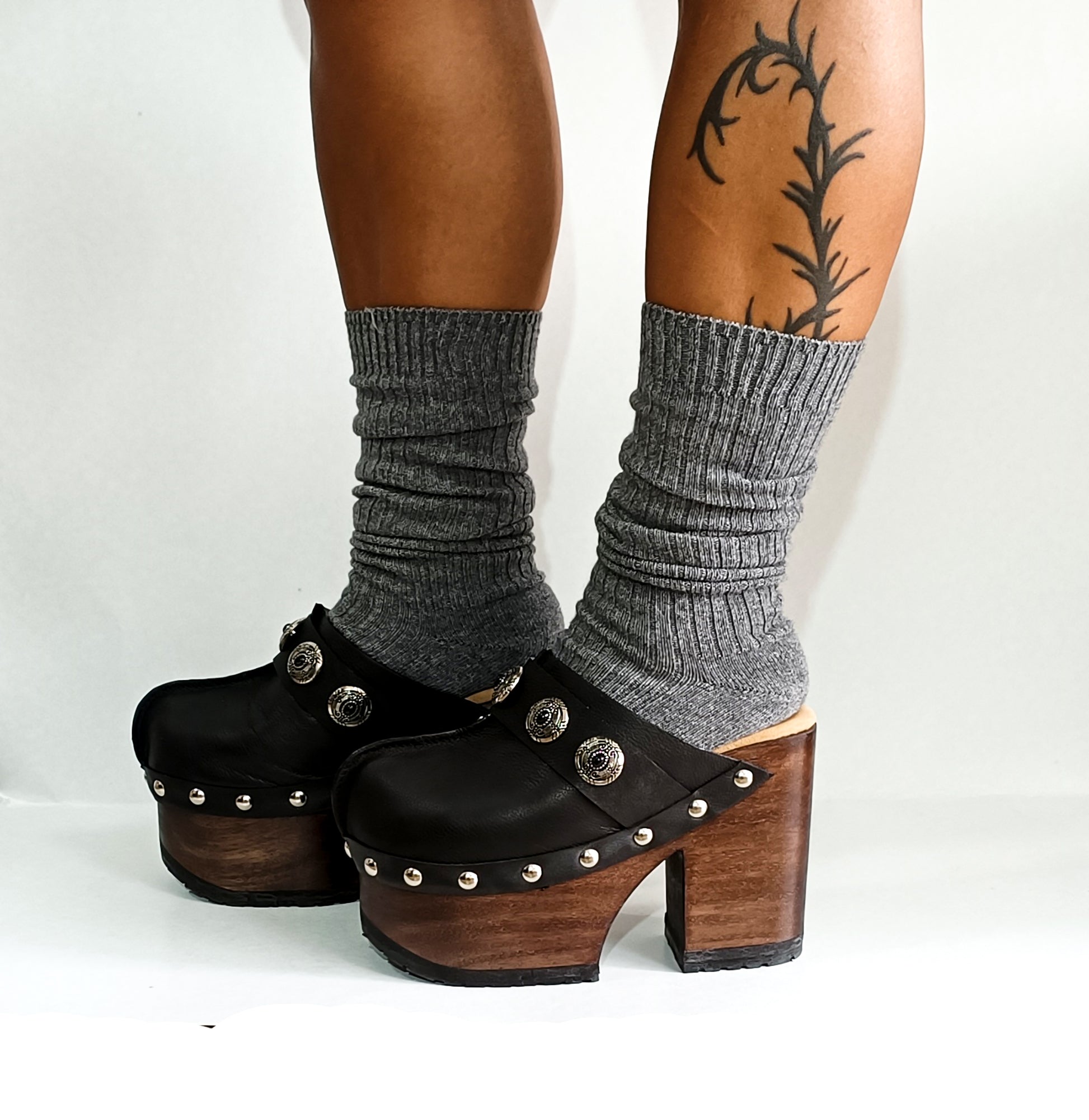 Vintage style black leather clogs. Super high heel clog decorated with vintage silver conchos. Bohemian style mule. Vintage 70's style platform clogs. Sizes 34 to 47. High quality leather shoes handmade by sol Caleyo. Sustainable fashion.