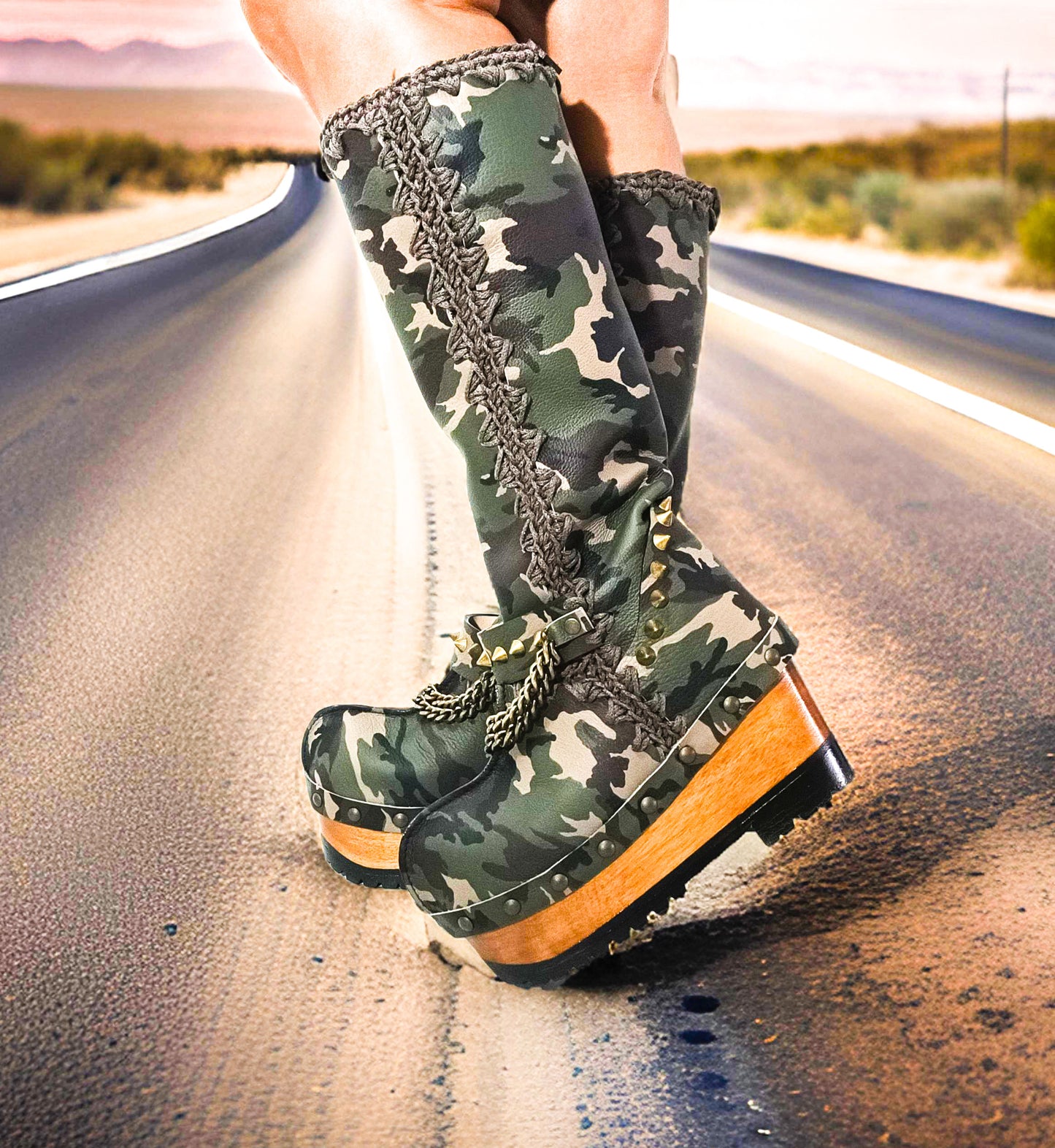 Platform clog boot in military leather. Boot with wooden wedge in military leather and old gold studs. Platform boot with wooden wedge. Sizes 34 to 47. Excellent quality handmade by Sol Caleyo.