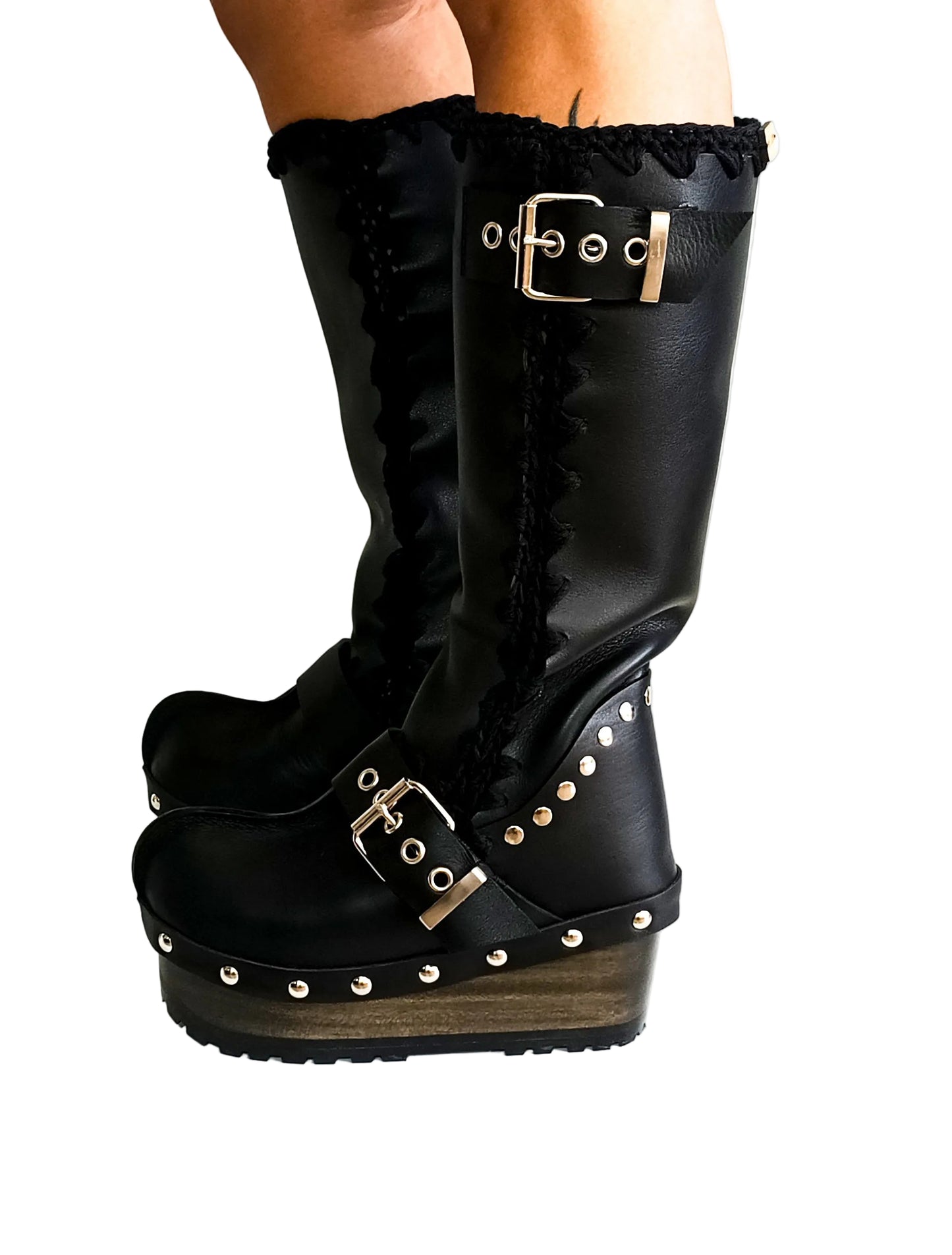 Black leather boots with silver buckles. Leather clog boots. Leather boots with wooden wedge. Vintage style leather boots. Sizes 34 to 47. High quality handmade leather shoes by sol Caleyo. Sustainable fashion.