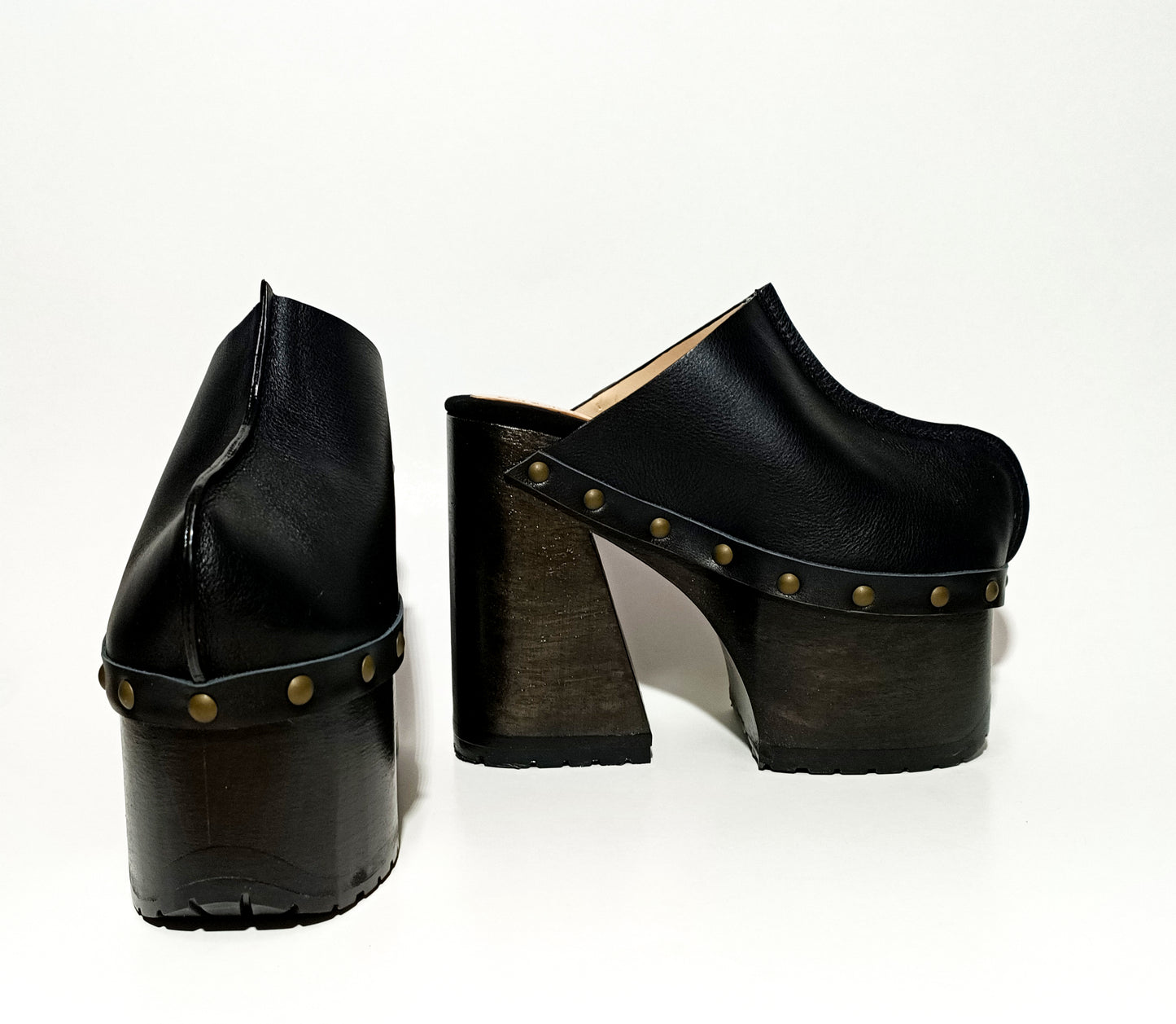 Vintage 70s style platform clogs, with super high heel, made in black leather. Sizes 34 to 47, handmade. Reserve yours now! Show an authentic vintage style!