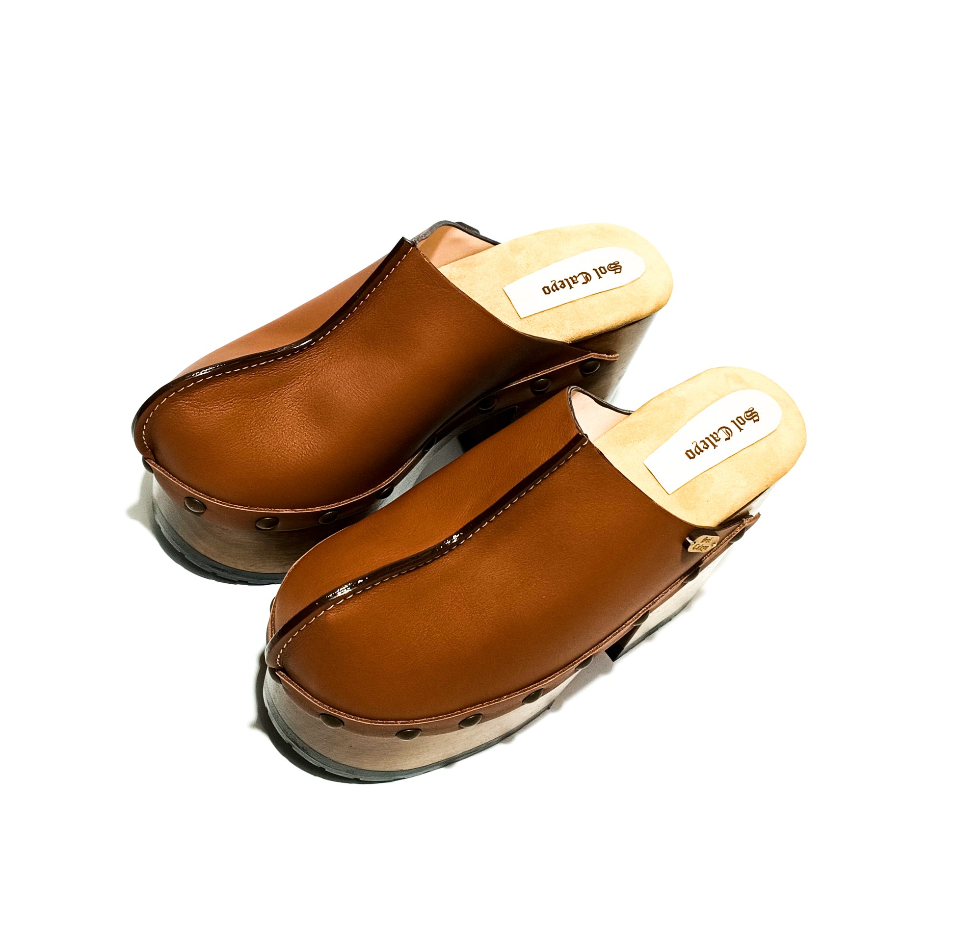 Clogs with platform and high heel in vintage inspiration, 70's style. Closed wooden heel in light brown leather. Sizes 34 to 47. Handmade to order. The Vintage Clogs are an exclusive design by Sol Caleyo.