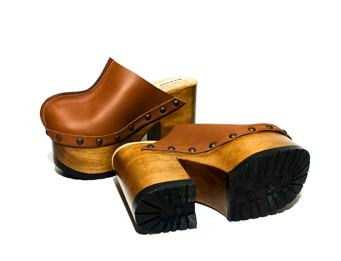 Clogs with platform and high heel in vintage inspiration, 70's style. Closed wooden heel in light brown leather. Sizes 34 to 47. Handmade to order. The Vintage Clogs are an exclusive design by Sol Caleyo.