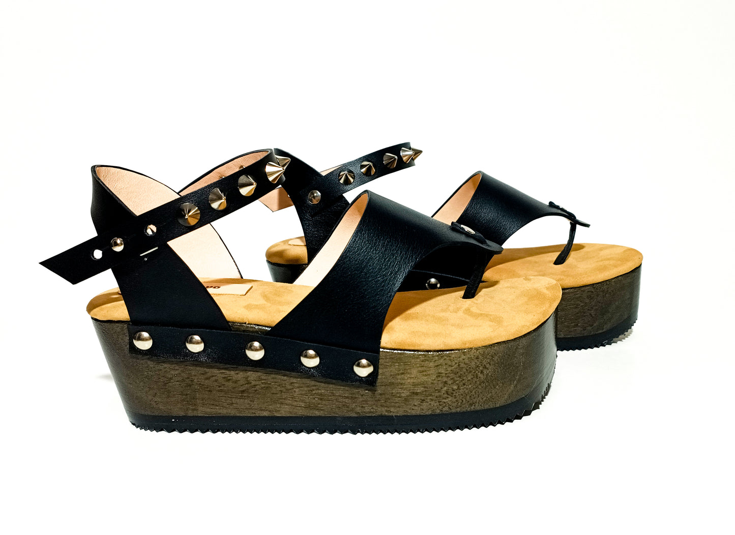 Wooden wedge sandal flip flop style. Flip flop style clog sandal. Flip flop style sandal with silver studs. Sizes 34 to 47. Handmade leather shoes by sol Caleyo.