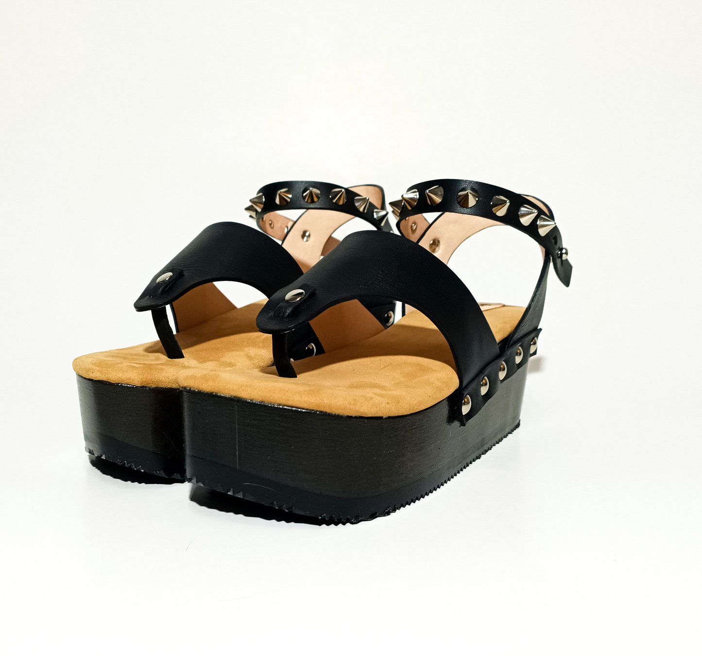 Wooden wedge sandal flip flop style. Flip flop style clog sandal. Flip flop style sandal with silver studs. Sizes 34 to 47. Handmade leather shoes by sol Caleyo.