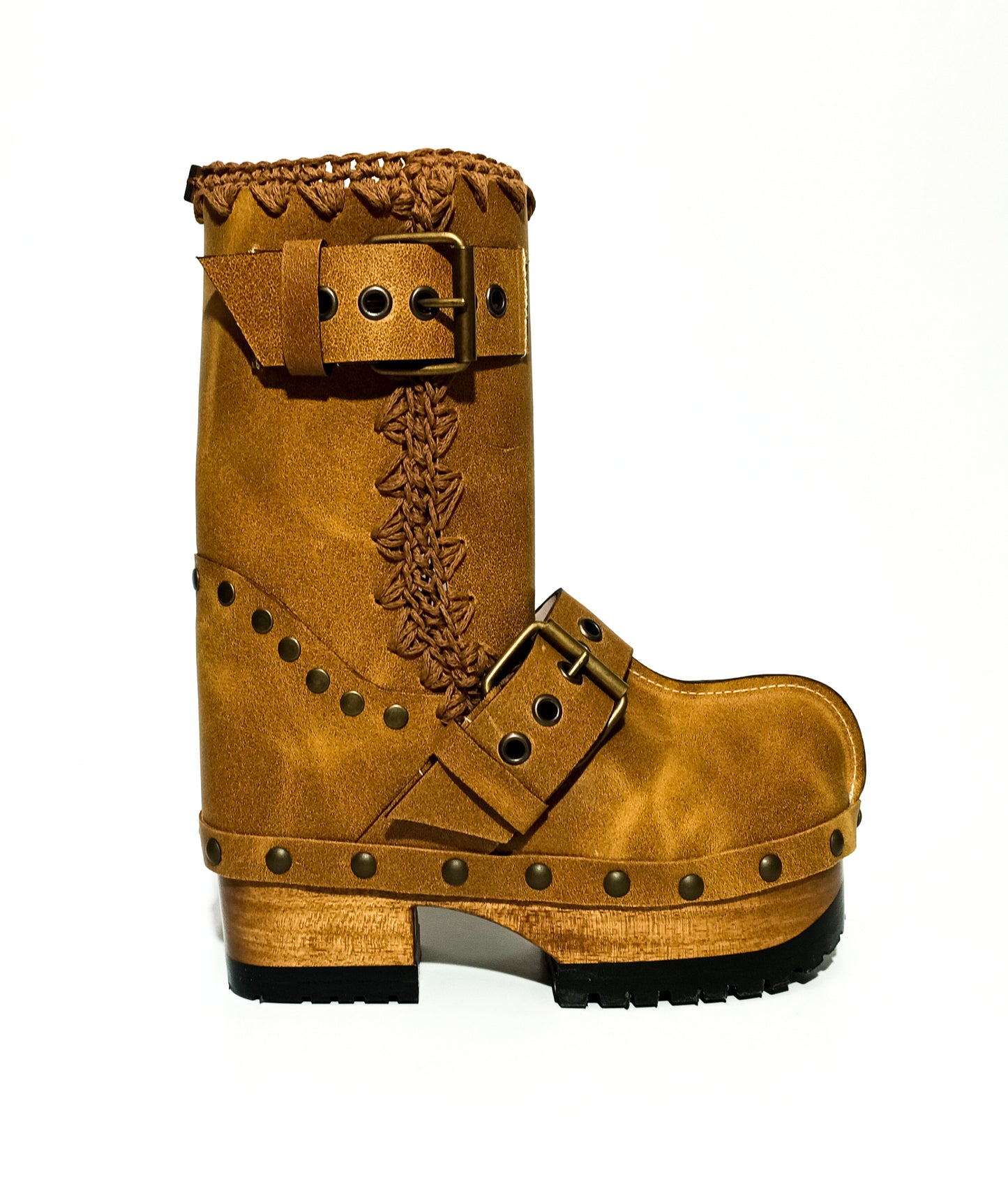 Clog boot in aged effect leather. Biker style leather boot with buckles. High quality handmade leather shoes. Sizes 34 to 47. Soho boots are an exclusive design by Sol Caleyo.