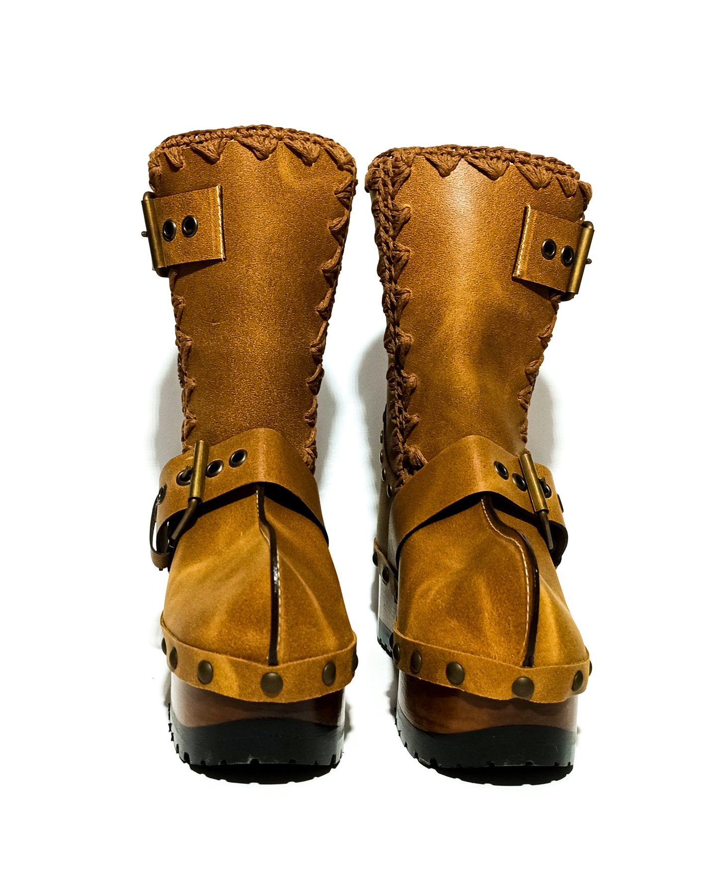 Clog boot in aged effect leather. Biker style leather boot with buckles. High quality handmade leather shoes. Sizes 34 to 47. Soho boots are an exclusive design by Sol Caleyo.