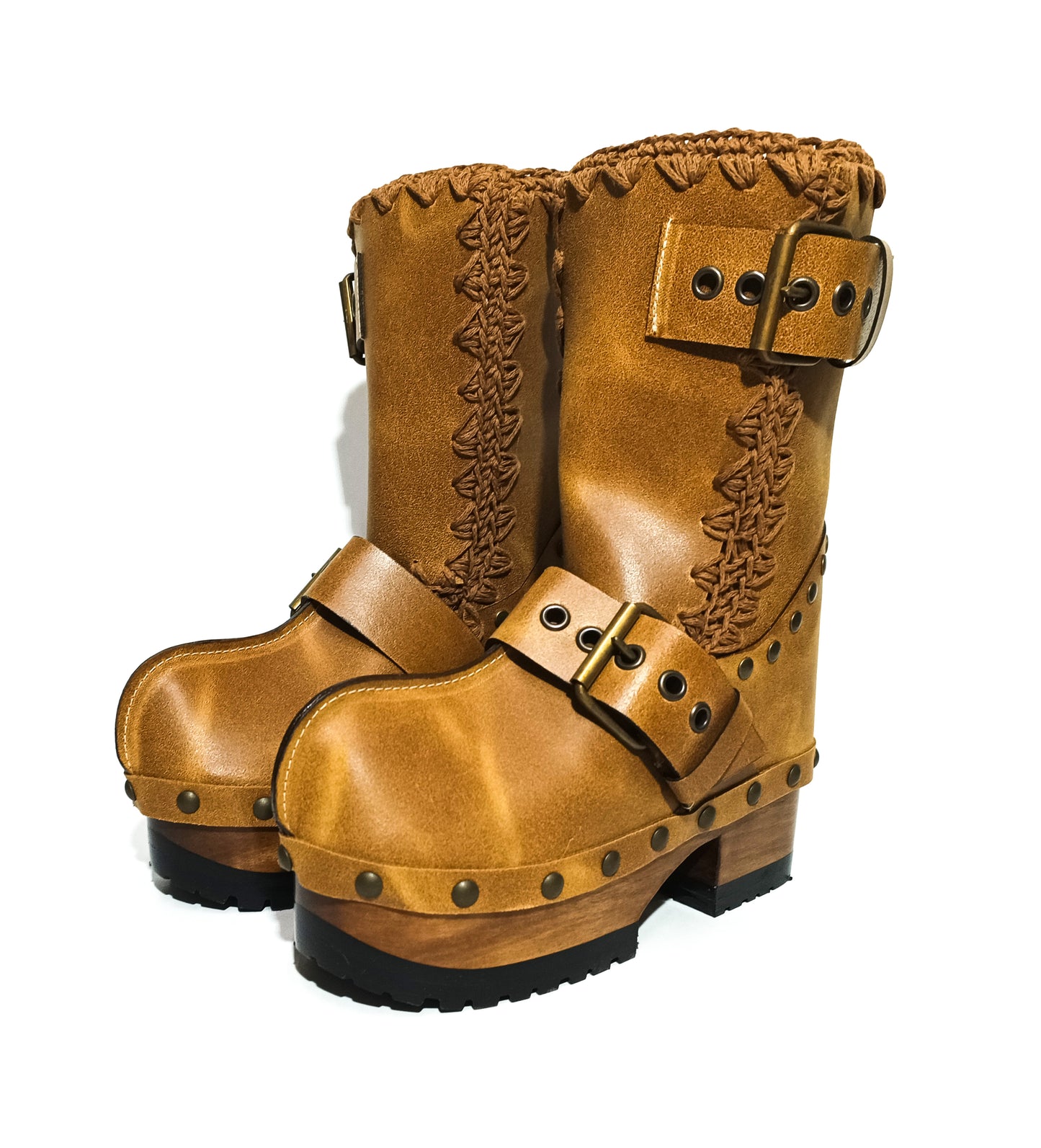Clog boot in aged effect leather. Biker style leather boot with buckles. High quality handmade leather shoes. Sizes 34 to 47. Soho boots are an exclusive design by Sol Caleyo.