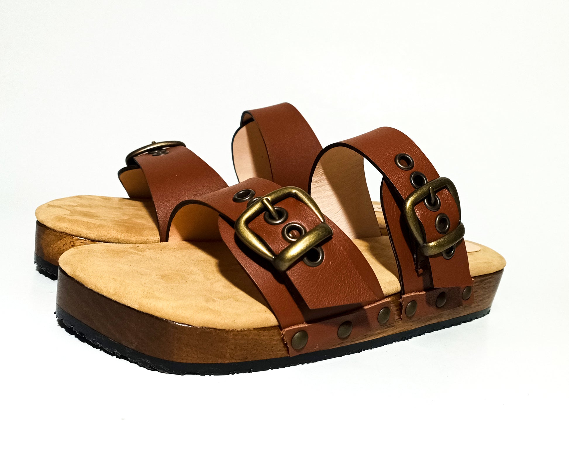 Leather clog sandals for men: unique style and design! Leather clogs, unique designs for men. Comfort and style on your feet. Strappy sandals for men.