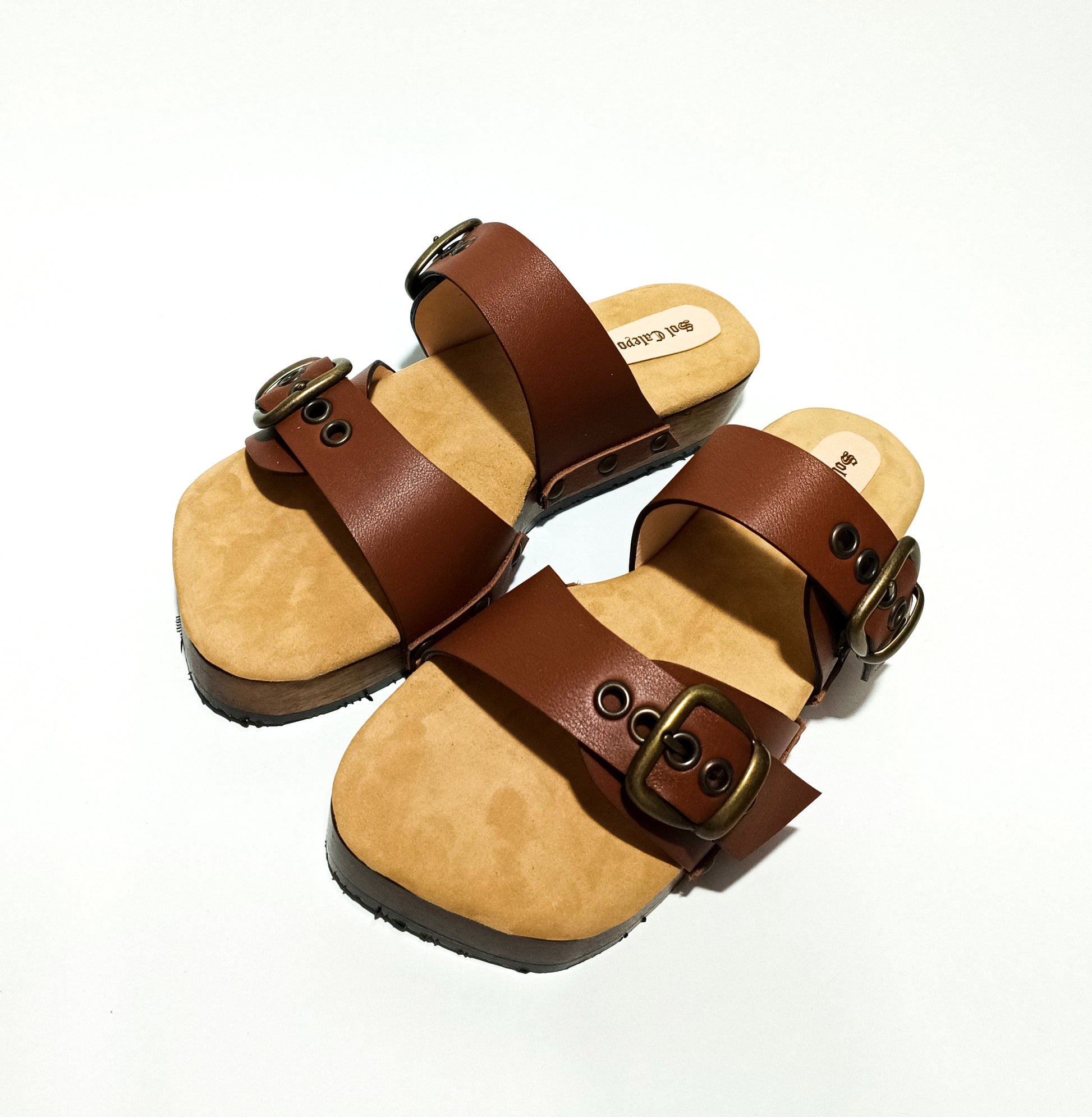 Leather clog sandals for men: unique style and design! Leather clogs, unique designs for men. Comfort and style on your feet. Strappy sandals for men.