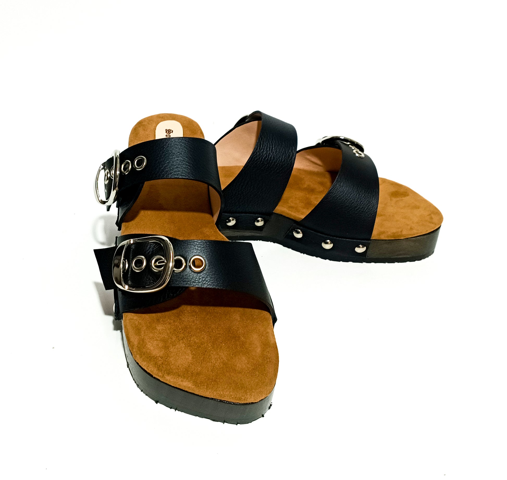 Leather clog sandals for men: unique style and design! Leather clogs, unique designs for men. Comfort and style on your feet. Strappy sandals for men.