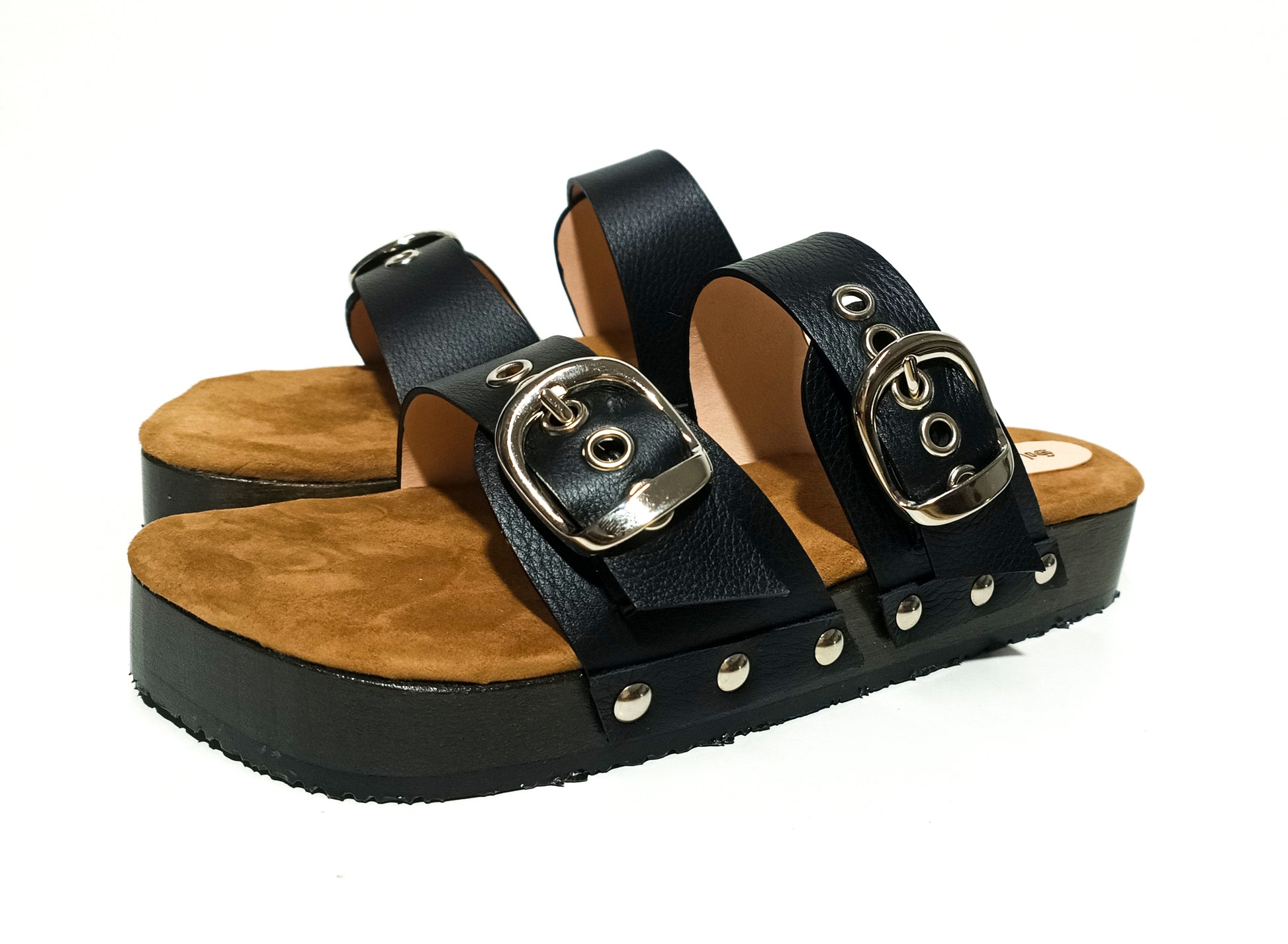 Leather clog sandals for men: unique style and design! Leather clogs, unique designs for men. Comfort and style on your feet. Strappy sandals for men.