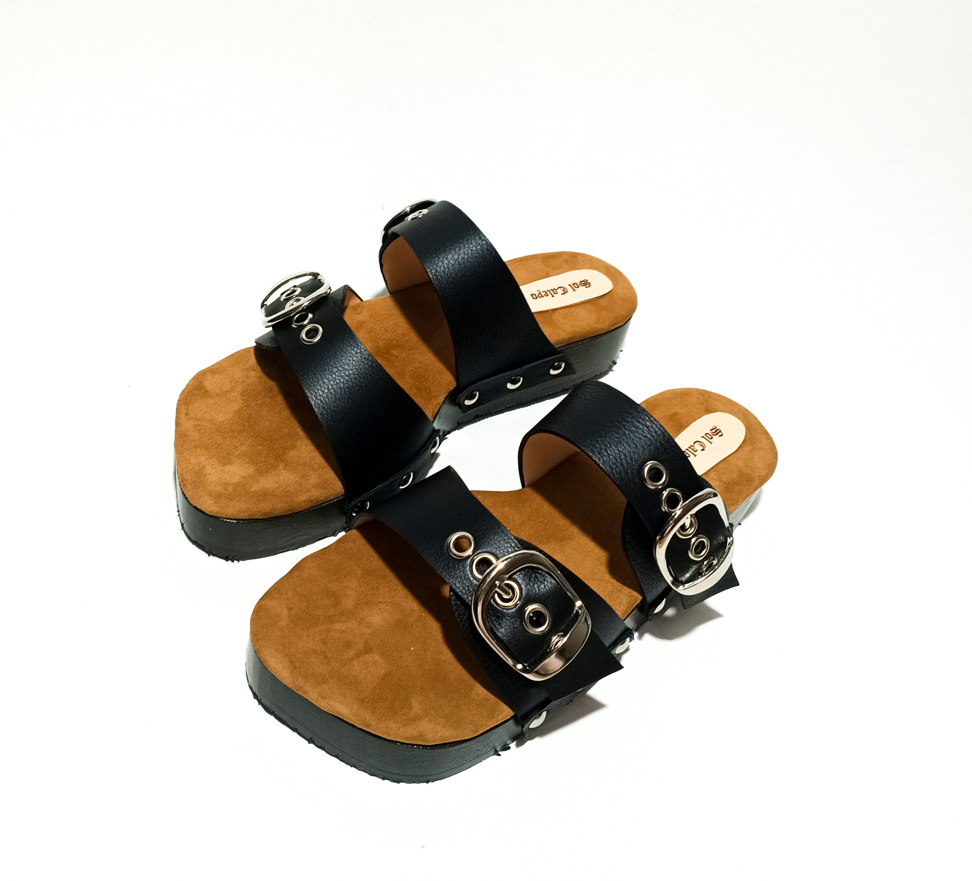 Leather clog sandals for men: unique style and design! Leather clogs, unique designs for men. Comfort and style on your feet. Strappy sandals for men.