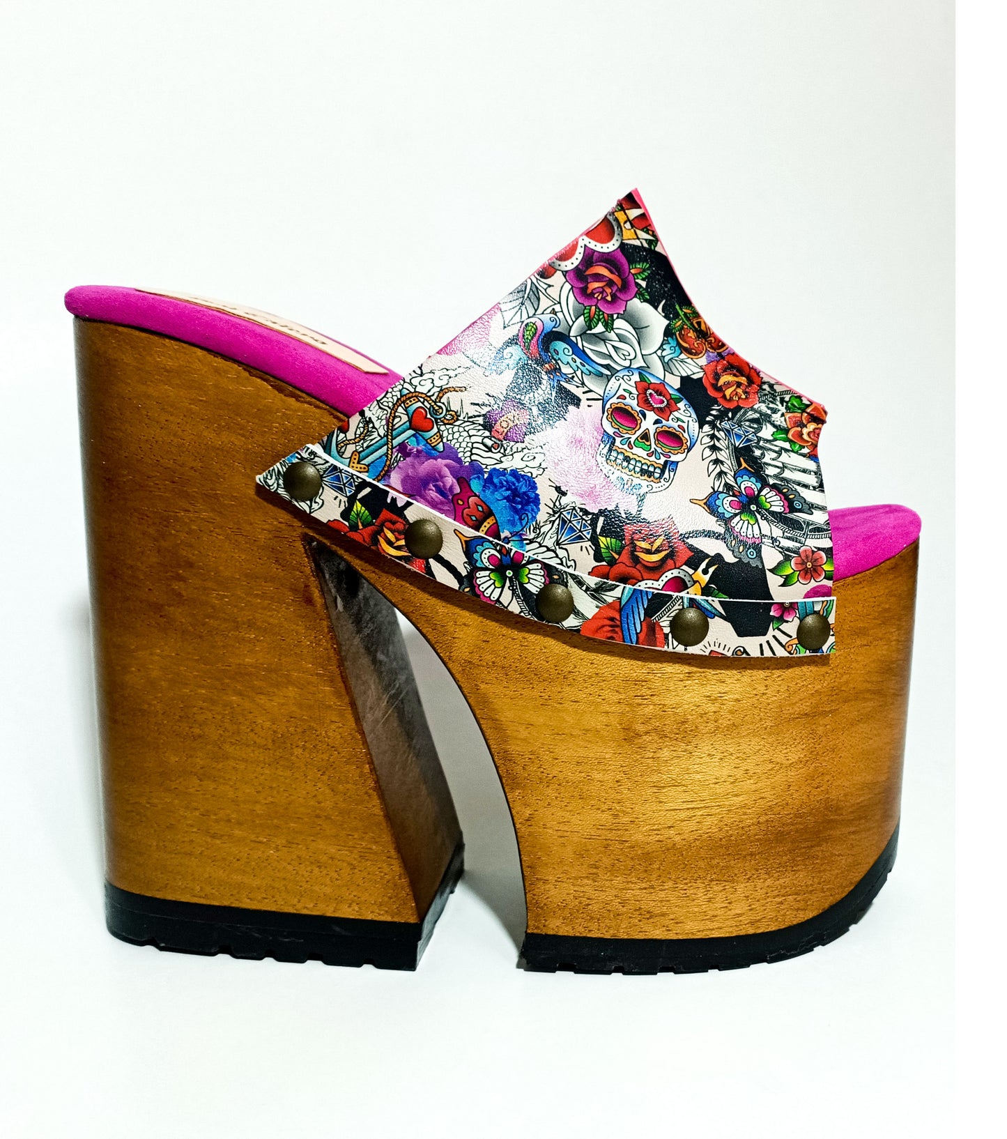 70's style platform clogs. Vintage style sandal with super high heel. Vintage style wooden heel sandals. High-end handmade footwear by Sol Caleyo.