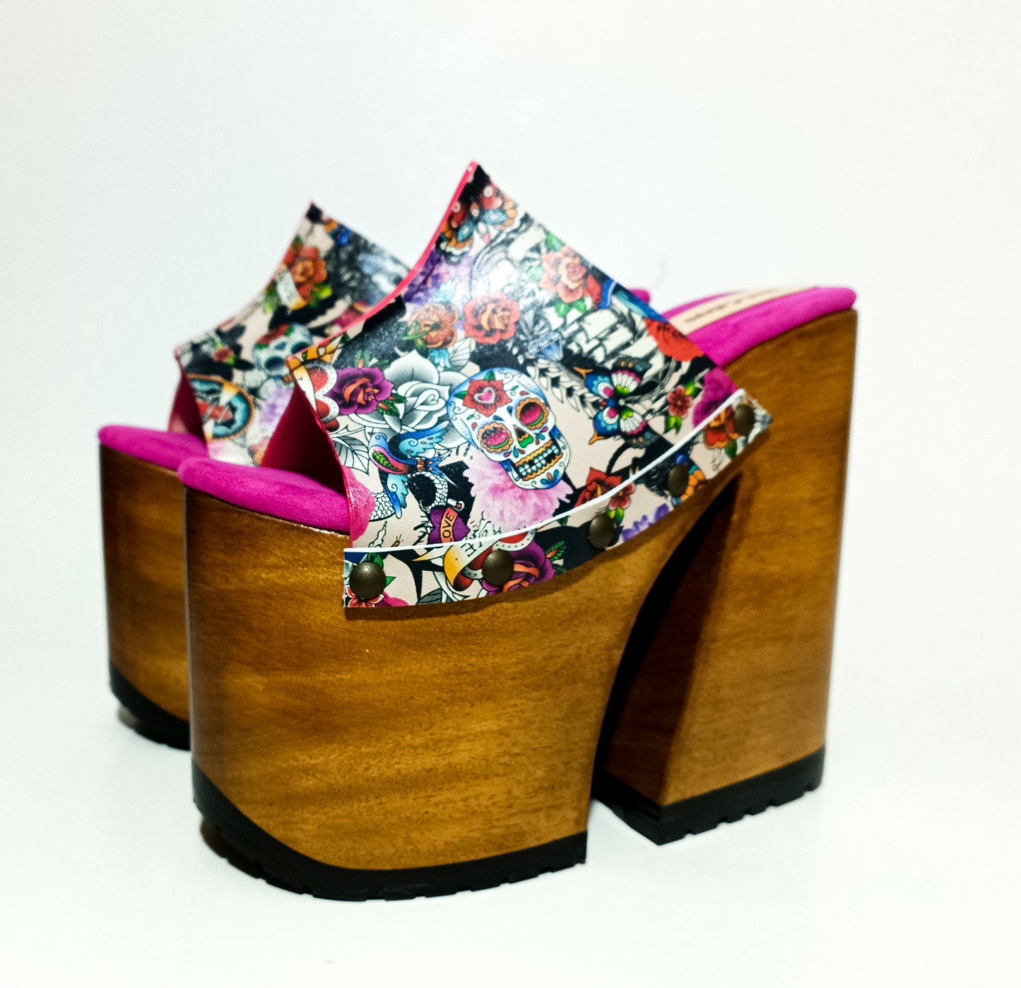 70's style platform clogs. Vintage style sandal with super high heel. Vintage style wooden heel sandals. High-end handmade footwear by Sol Caleyo.