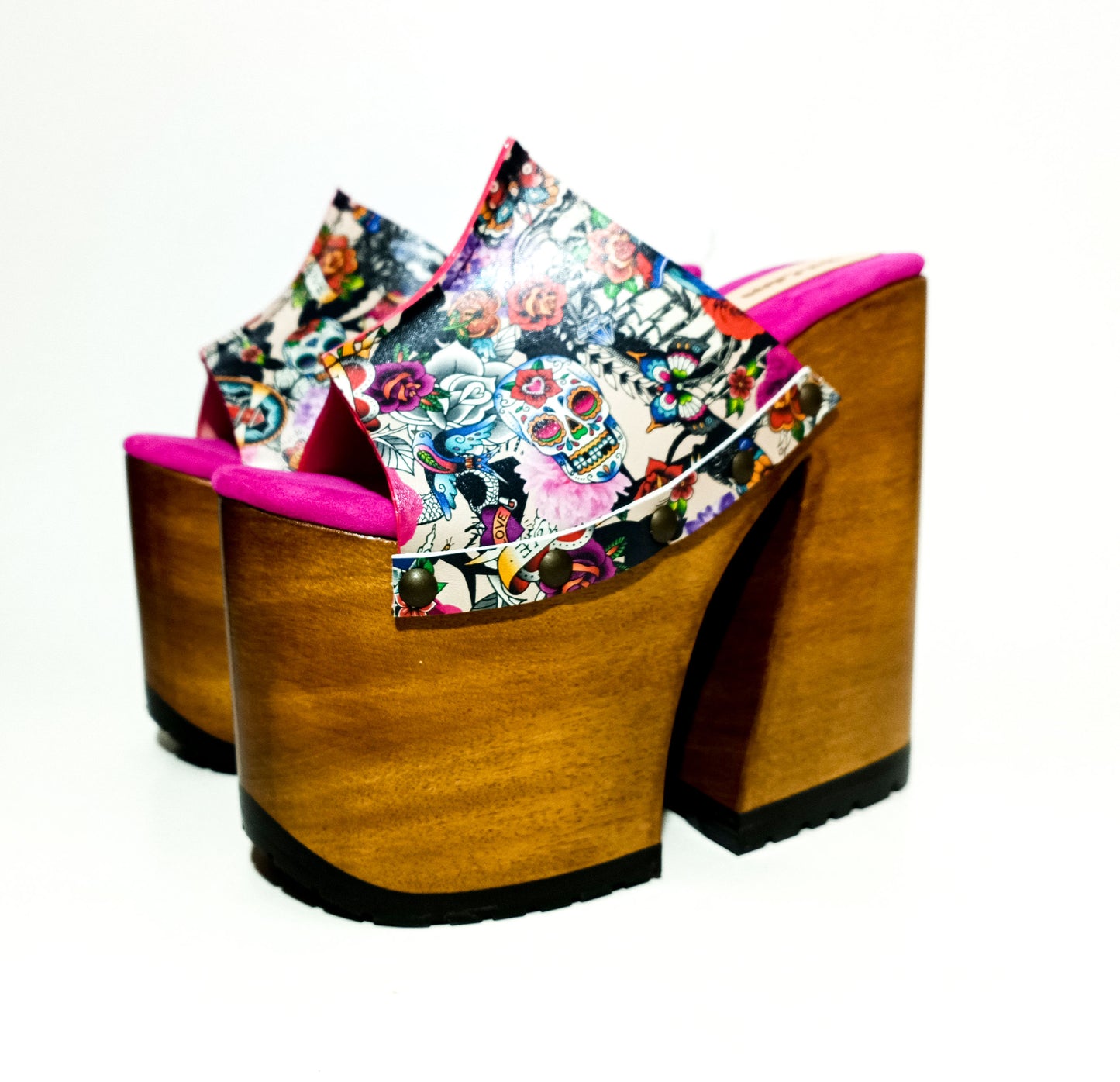 70's style platform clogs. Vintage style sandal with super high heel. Vintage style wooden heel sandals. High-end handmade footwear by Sol Caleyo.