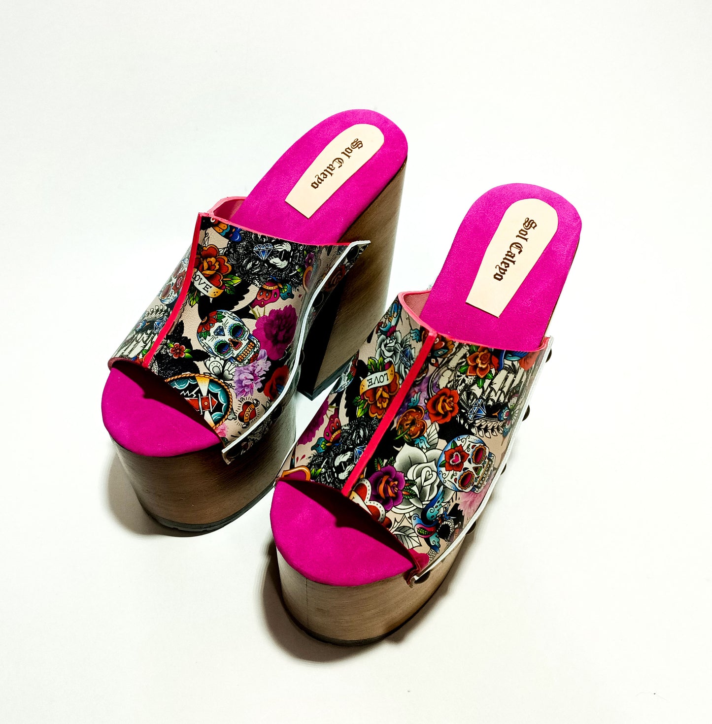 70's style platform clogs. Vintage style sandal with super high heel. Vintage style wooden heel sandals. High-end handmade footwear by Sol Caleyo.
