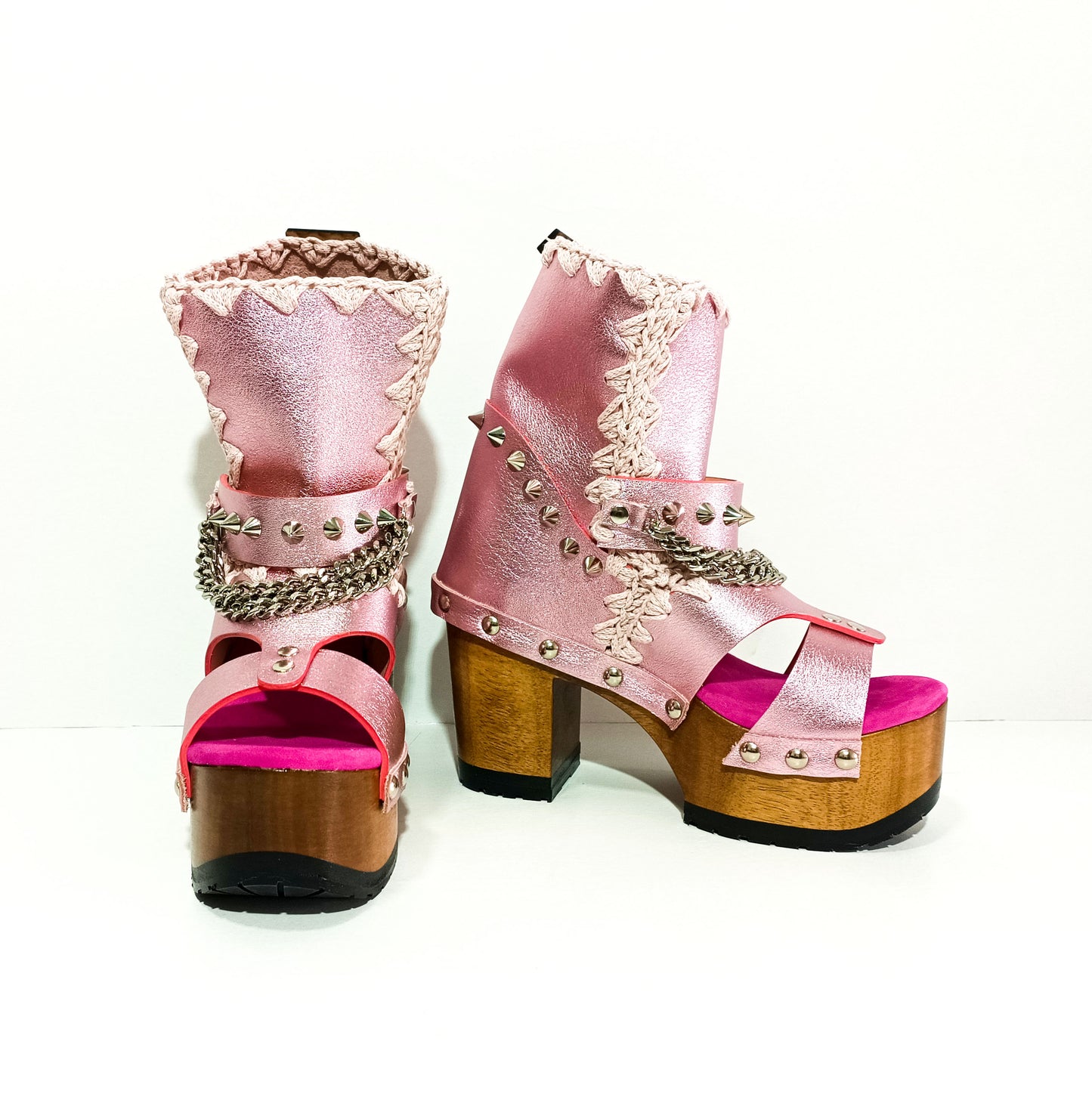 Metallic pink leather platform booties. Platform sandals with wooden heel. Pink boots with studs and silver chains. High-end footwear handmade by Sol Caleyo.