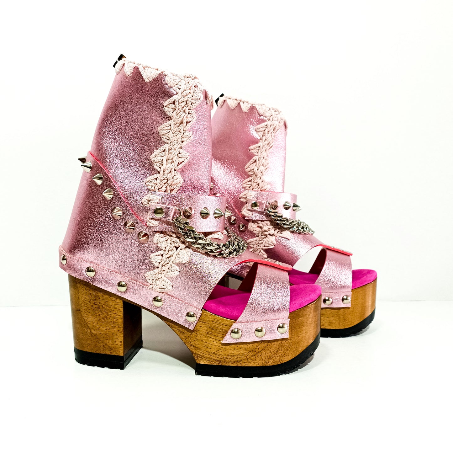 Metallic pink leather platform booties. Platform sandals with wooden heel. Pink boots with studs and silver chains. High-end footwear handmade by Sol Caleyo.