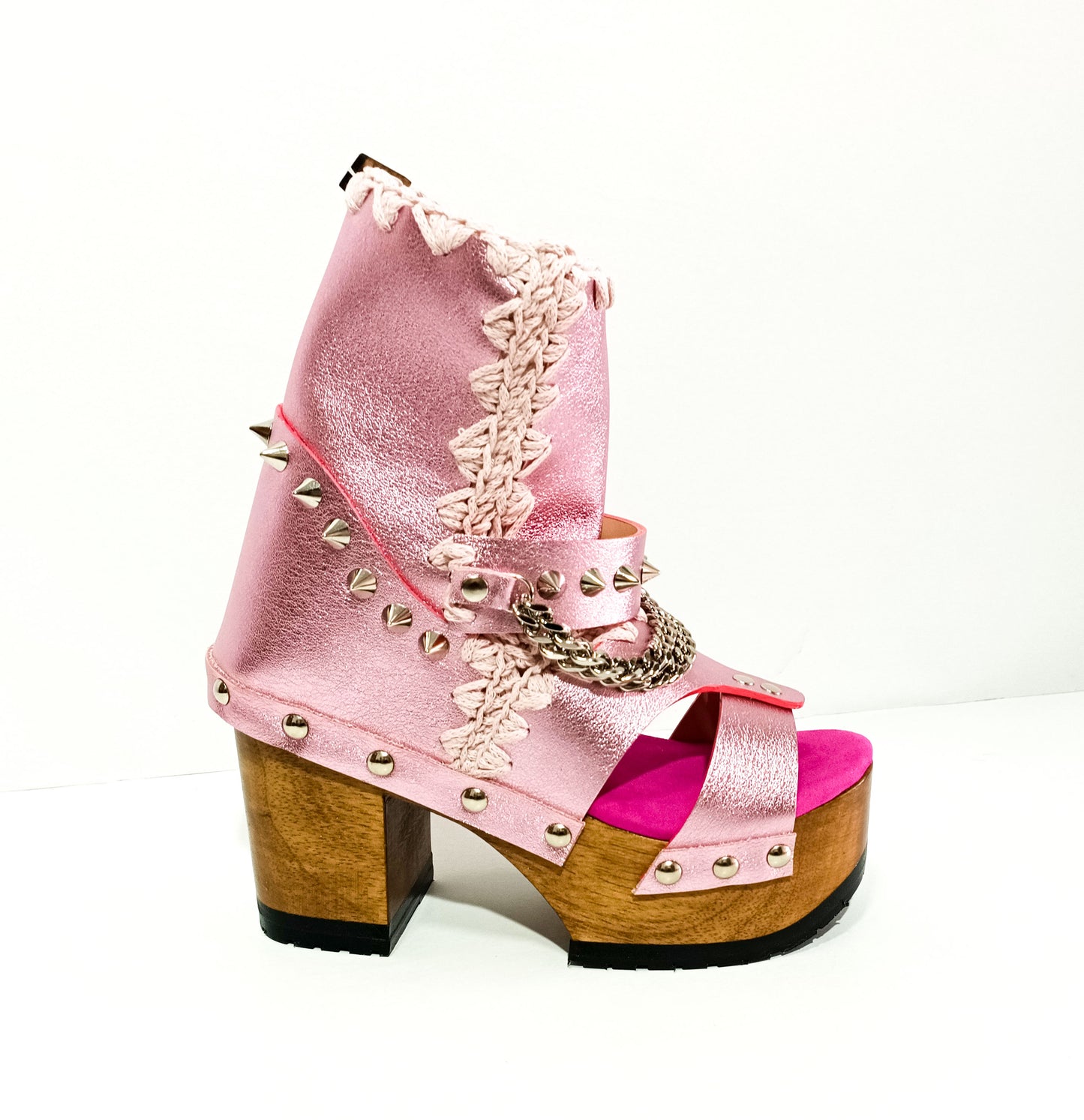 Metallic pink leather platform booties. Platform sandals with wooden heel. Pink boots with studs and silver chains. High-end footwear handmade by Sol Caleyo.