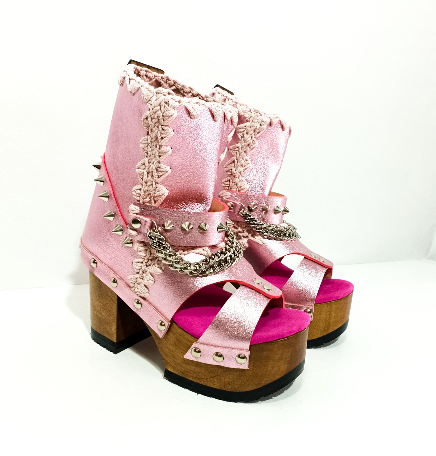 Metallic pink leather platform booties. Platform sandals with wooden heel. Pink boots with studs and silver chains. High-end footwear handmade by Sol Caleyo.