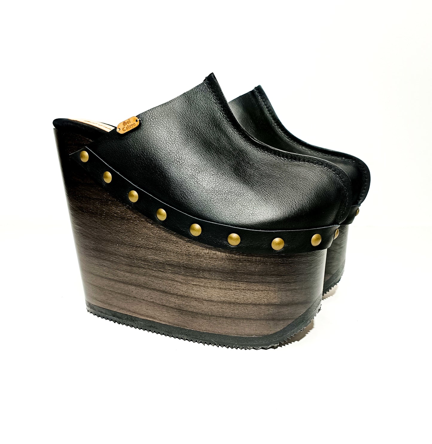 Vintage 70's style clog. Clogs with super high wooden wedge. Black leather mule with wooden wedge Vintage style. High-end leather shoes handmade by Sol Caleyo.
