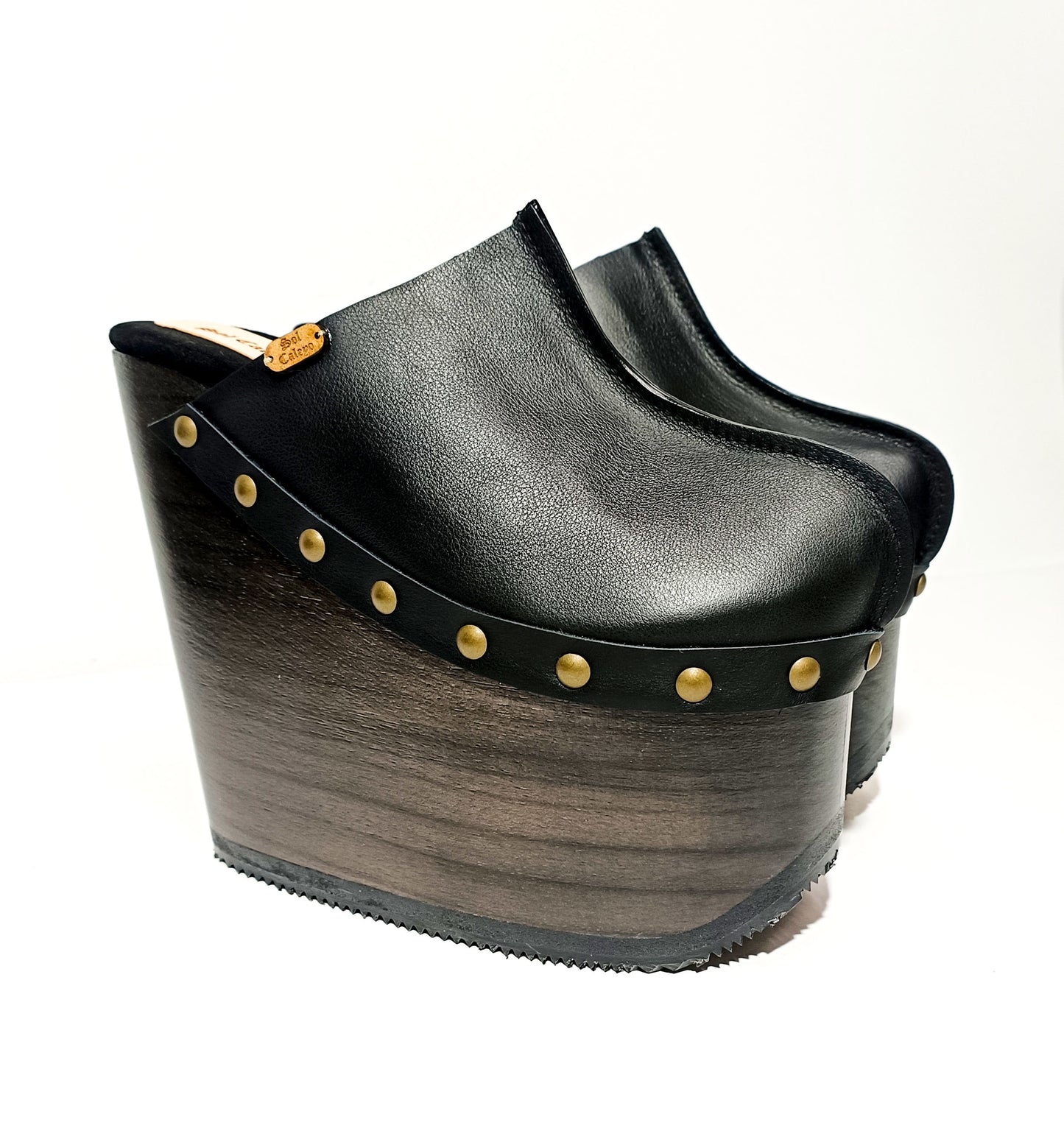Vintage 70's style clog. Clogs with super high wooden wedge. Black leather mule with wooden wedge Vintage style. High-end leather shoes handmade by Sol Caleyo.