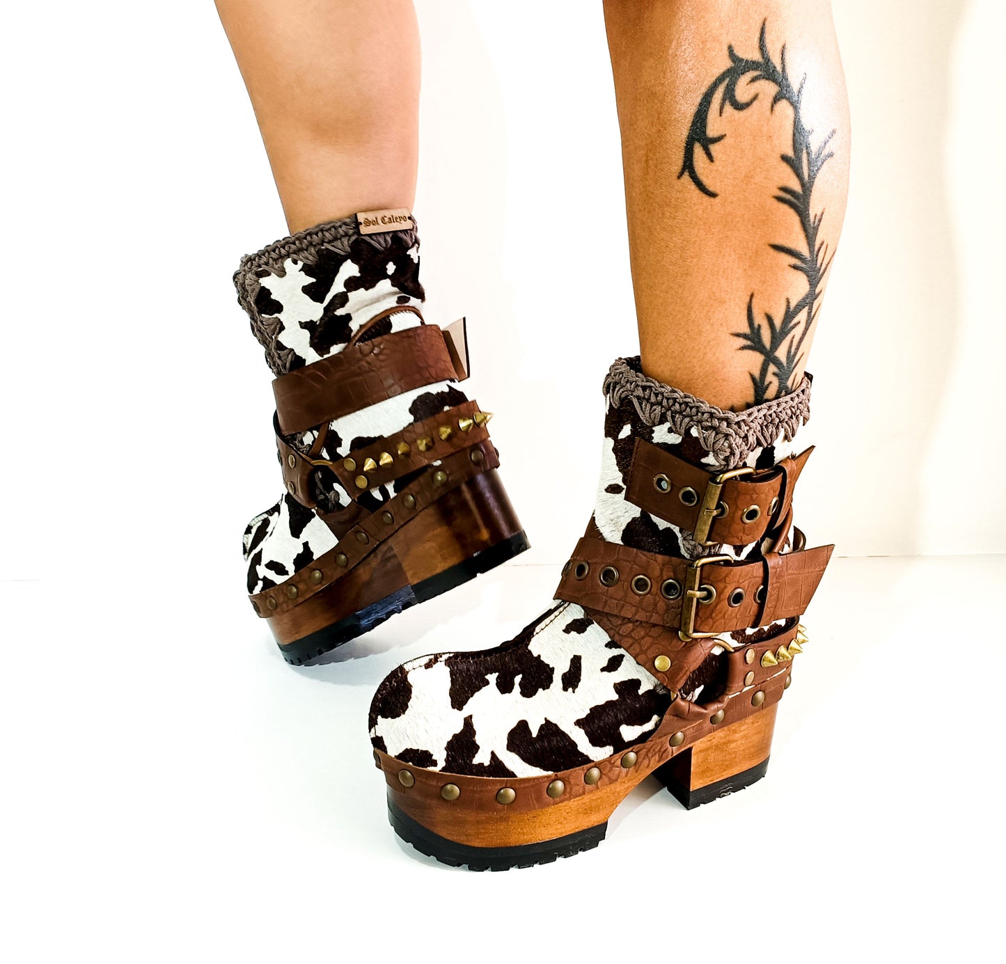 Handmade cowhide boots. Biker style cow leather boots. Vintage style boots with wooden heel. Handmade cow leather boots, high quality handmade shoes by Sol Caleyo.