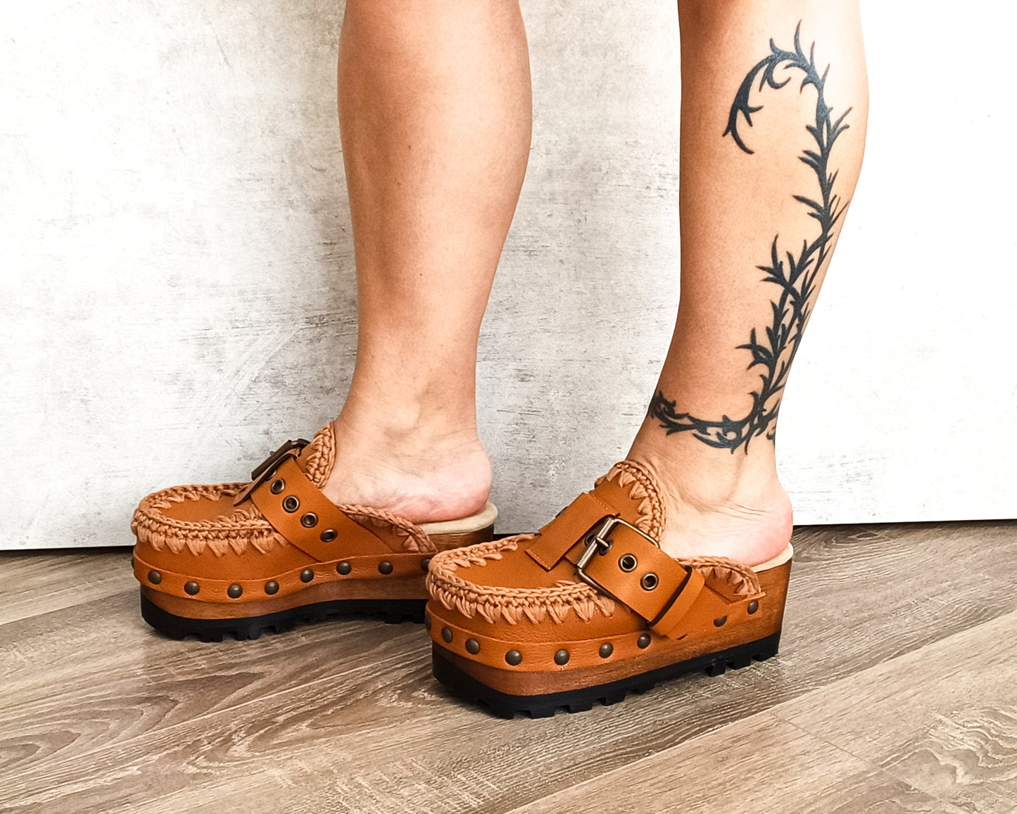Light brown oxford clog with old gold buckle, leather mule with wooden wedge. High quality handmade shoes by Sol Caleyo.