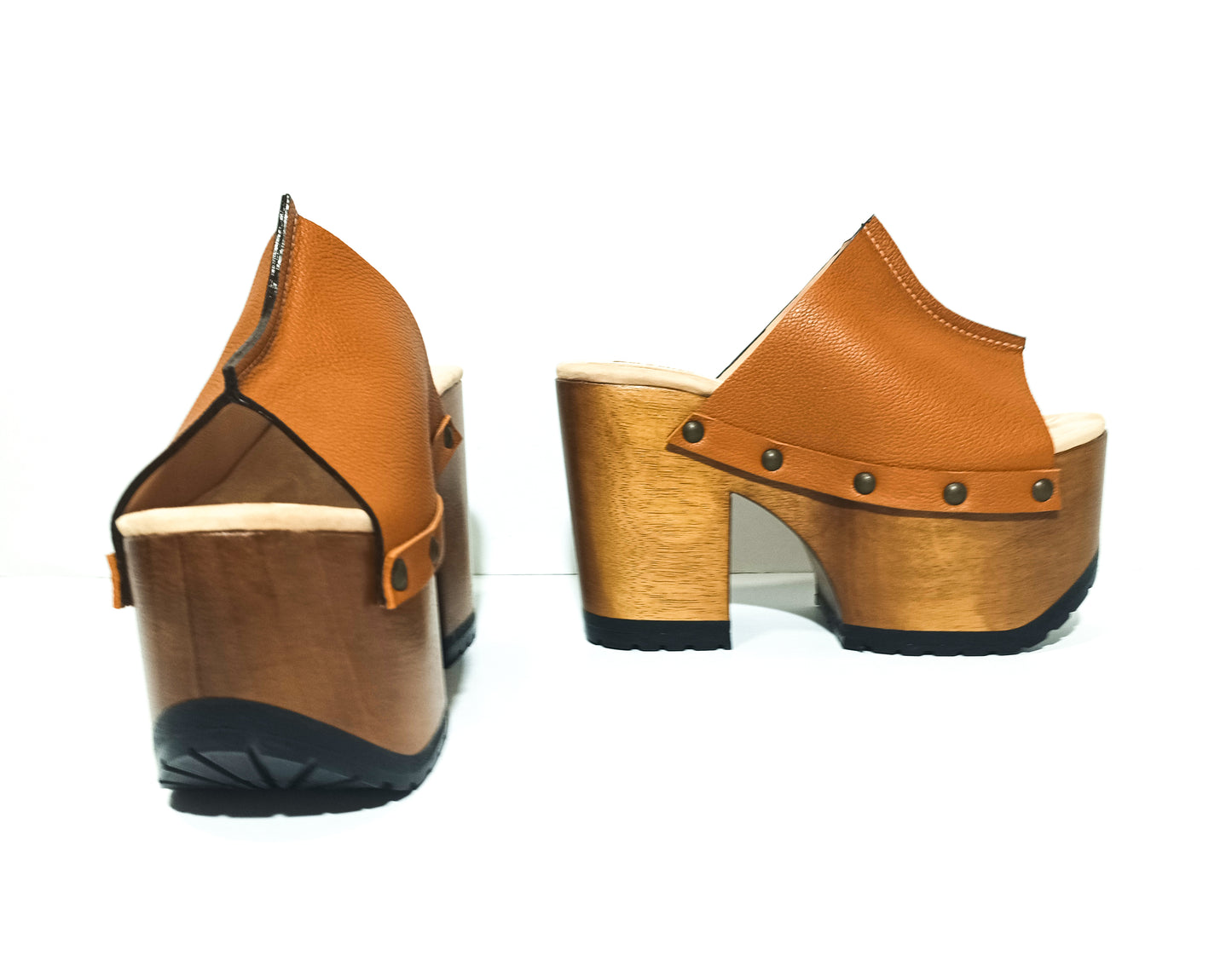 Brown platform sandals. Vintage 70's style wooden heel. Handmade brown leather platform sandals. High quality handmade shoes by Sol Caleyo.