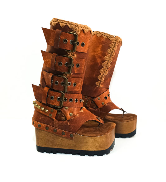 Leather biker style boots. Thong style boot. Thong sandal with wooden wedge. High-end footwear handmade by Sol Caleyo.