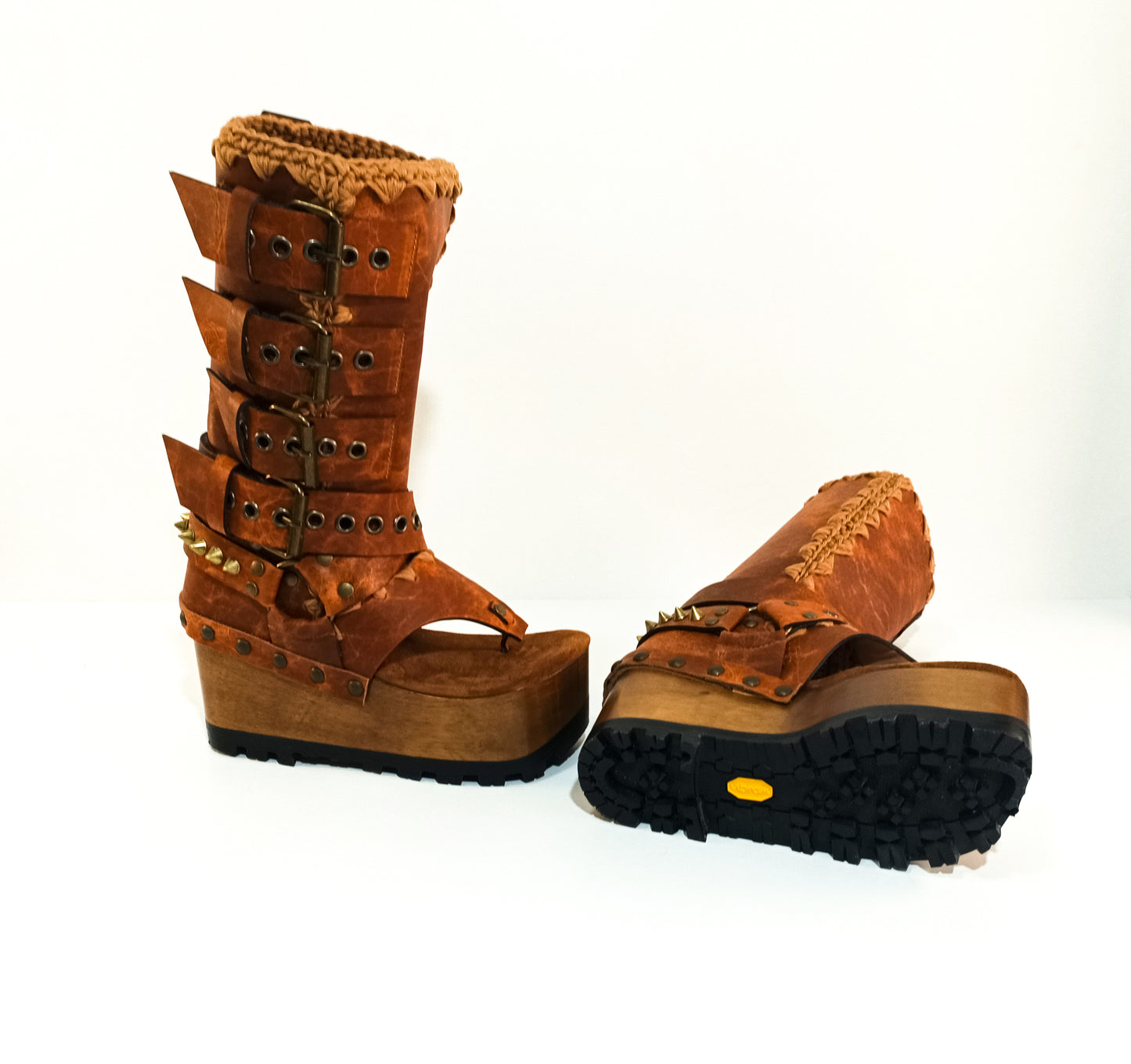 Leather biker style boots. Thong style boot. Thong sandal with wooden wedge. High-end footwear handmade by Sol Caleyo.