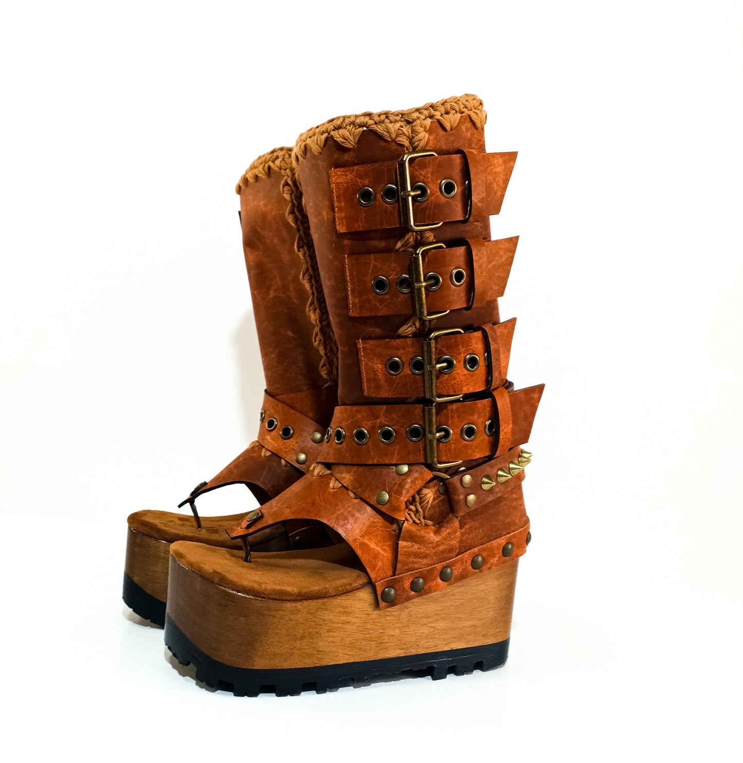 Leather biker style boots. Thong style boot. Thong sandal with wooden wedge. High-end footwear handmade by Sol Caleyo.