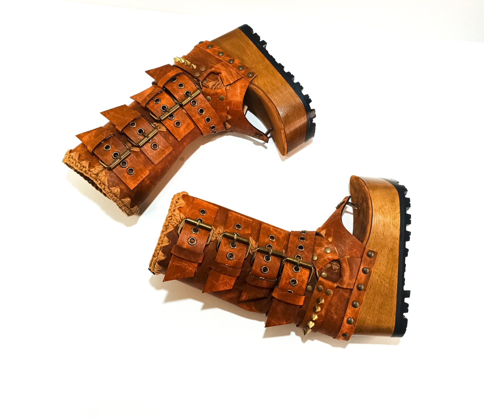 Leather biker style boots. Thong style boot. Thong sandal with wooden wedge. High-end footwear handmade by Sol Caleyo.