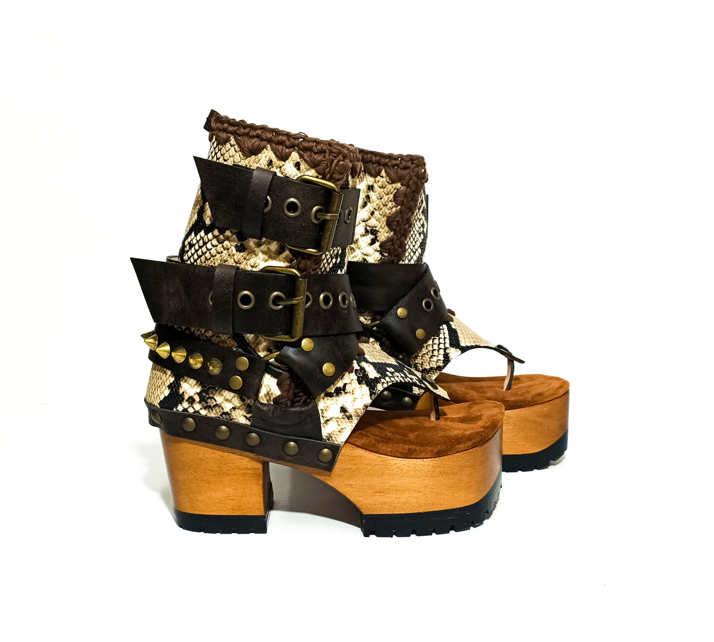 Flip-flop style boot. Biker-style snake boot. Snake boot with wooden heel. Platform flip-flop. High-end leather footwear handmade by Sol Caleyo.