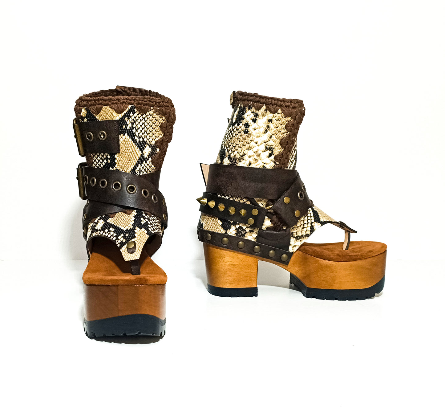 Flip-flop style boot. Biker-style snake boot. Snake boot with wooden heel. Platform flip-flop. High-end leather footwear handmade by Sol Caleyo.